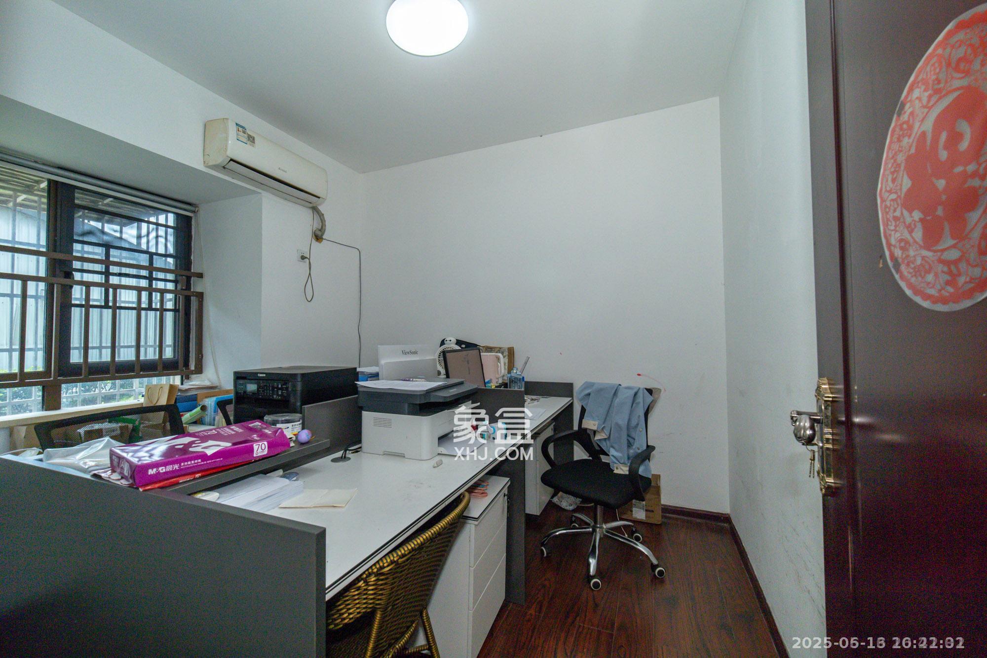 新长海广场  3室2厅1卫    1800.0元/月 新长海广场  3室2厅1卫    1800.0元/月室内图