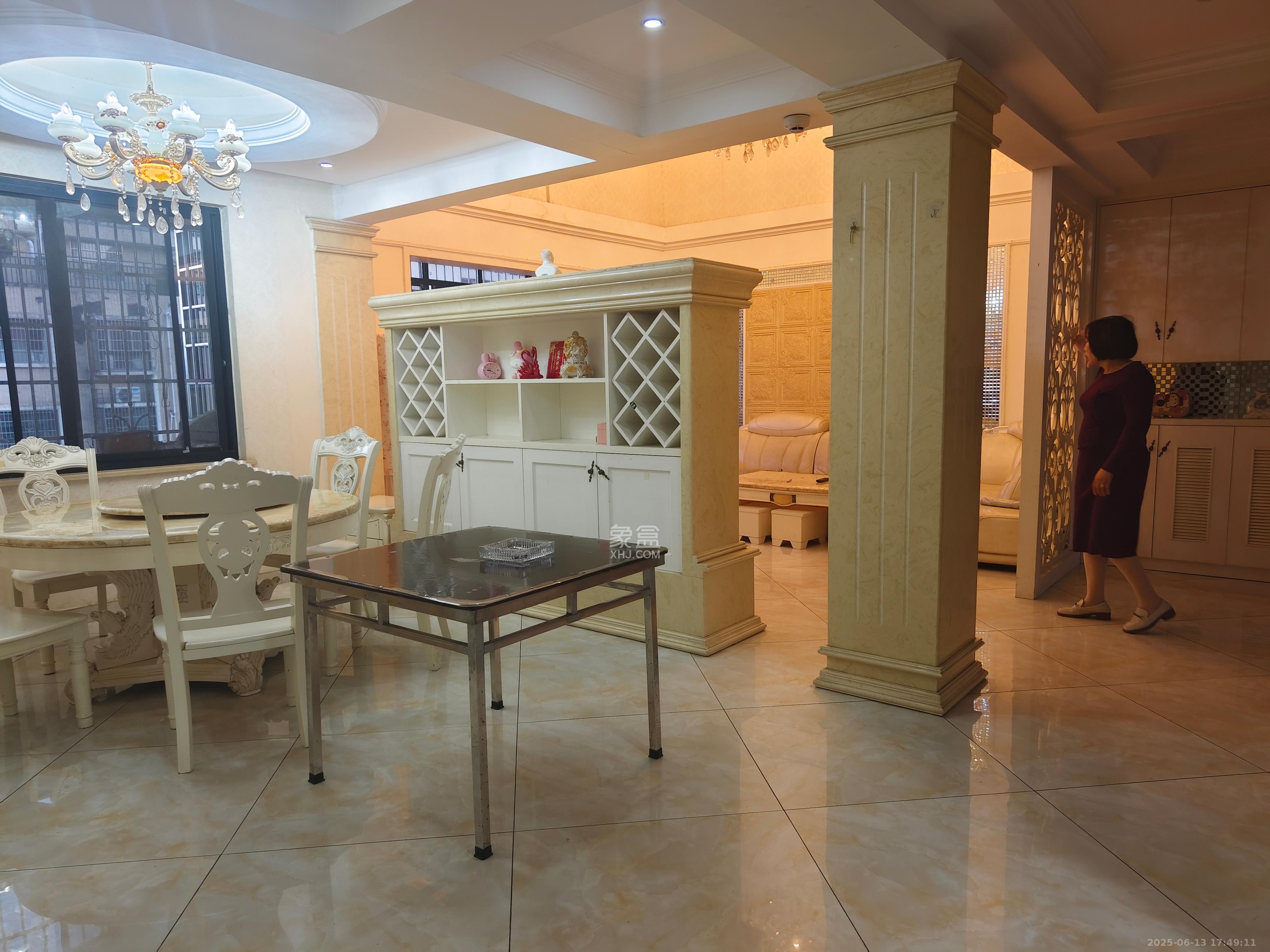 龙盛华府 4室2厅2卫 75.0万 龙盛华府 4室2厅2卫 75.0万室内图