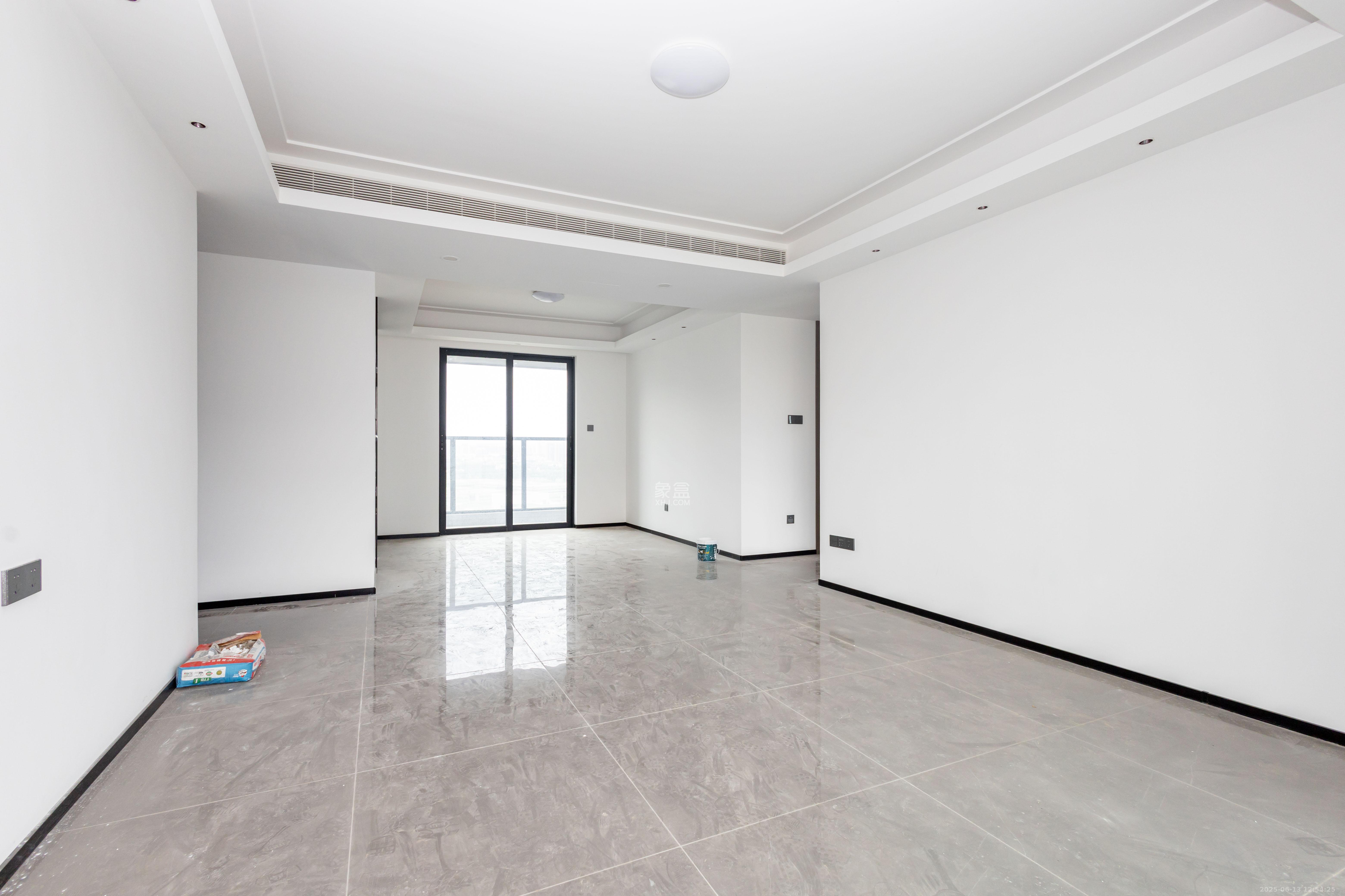 美的云樾 4室2厅2卫 190.0万 美的云樾 4室2厅2卫 190.0万客厅