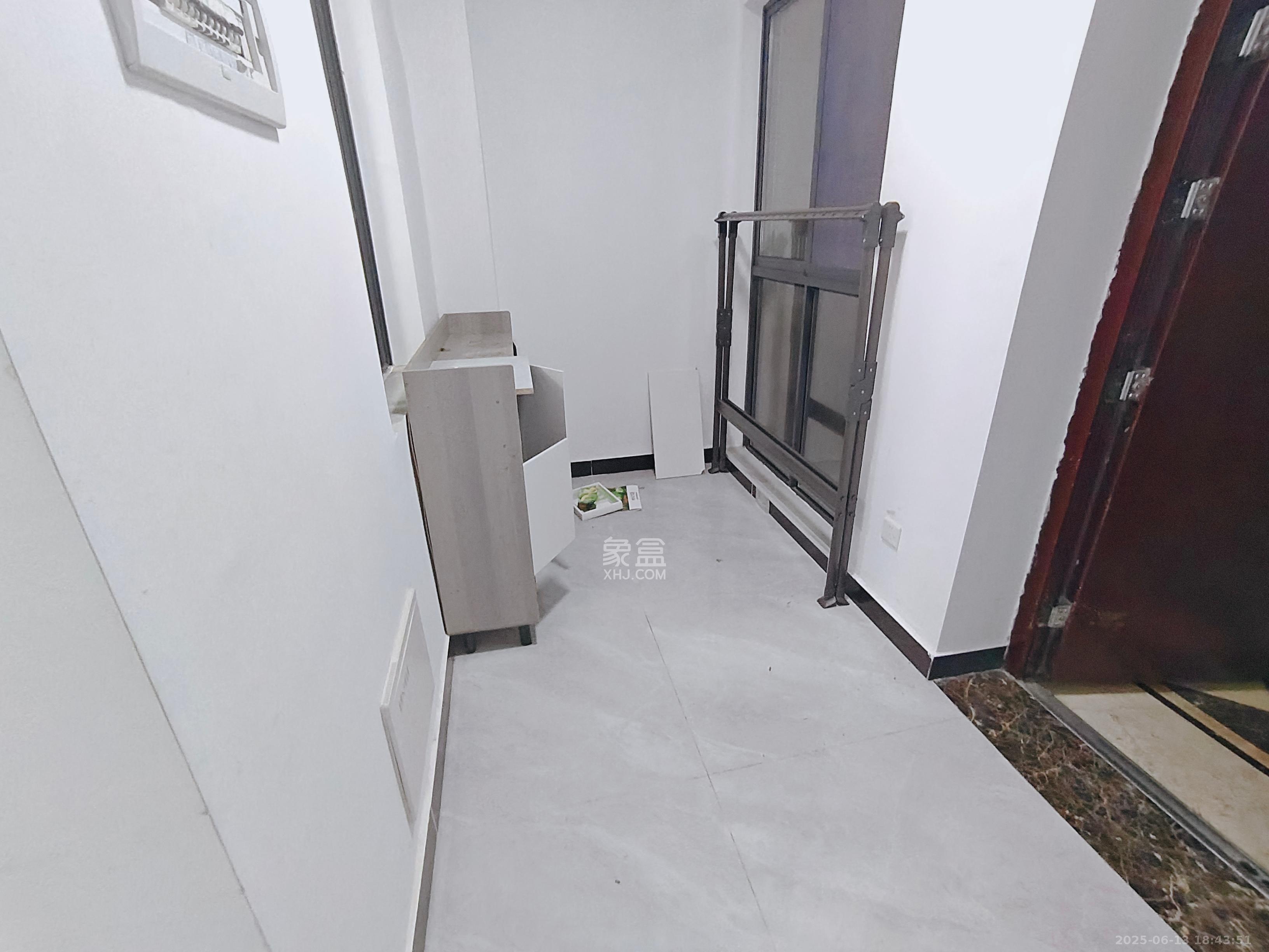 半山壹号 3室2厅2卫 2500.0元/月 半山壹号 3室2厅2卫 2500.0元/月室内图