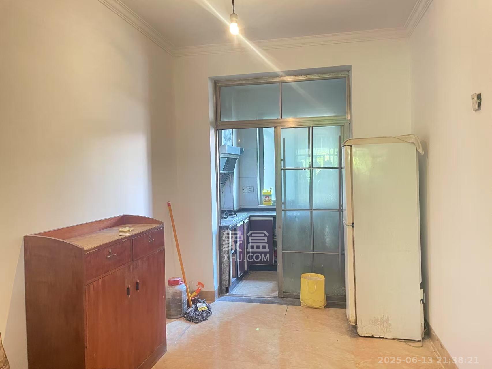 西源鑫大厦 3室2厅2卫 2600.0元/月 西源鑫大厦 3室2厅2卫 2600.0元/月室内图