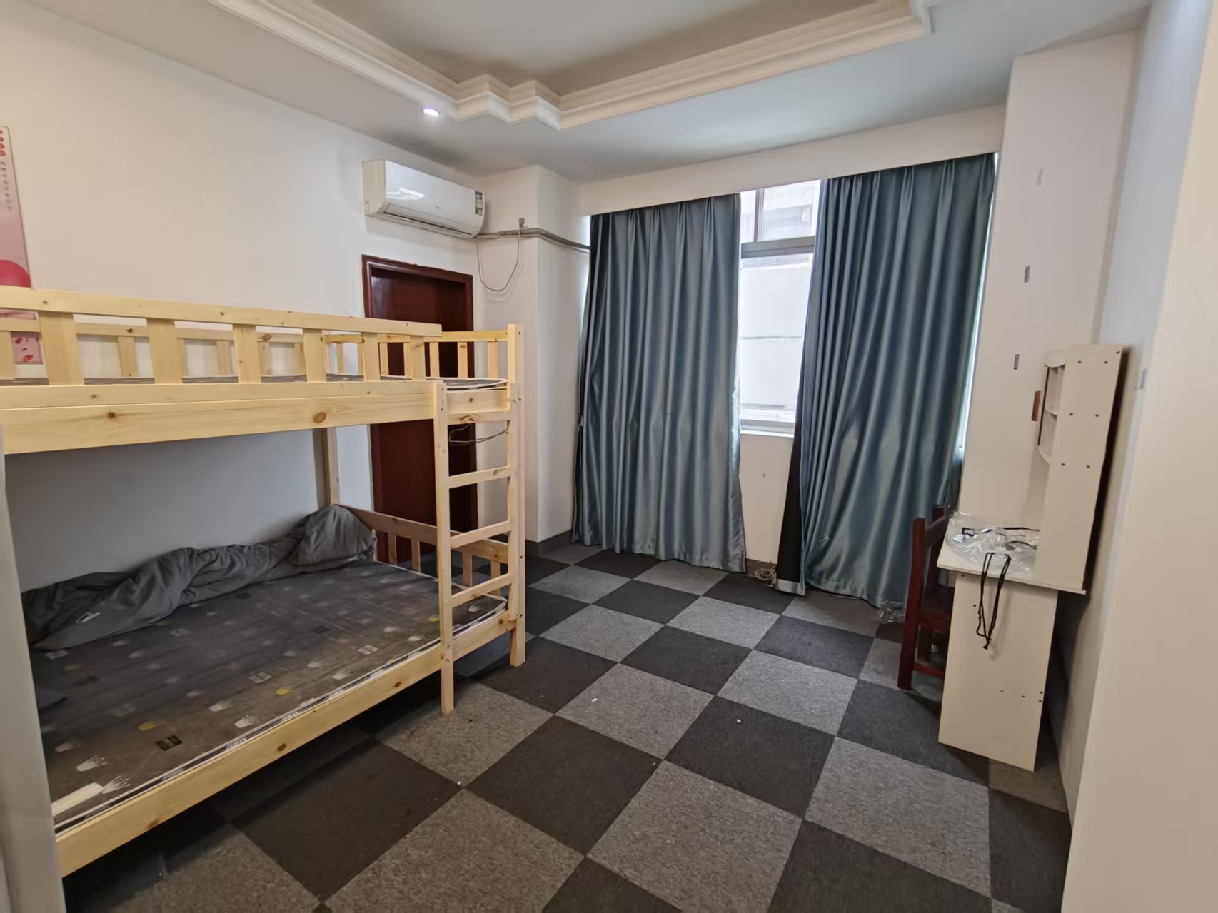 诚田大厦 3室2厅1卫 2500.0元/月 诚田大厦 3室2厅1卫 2500.0元/月室内图