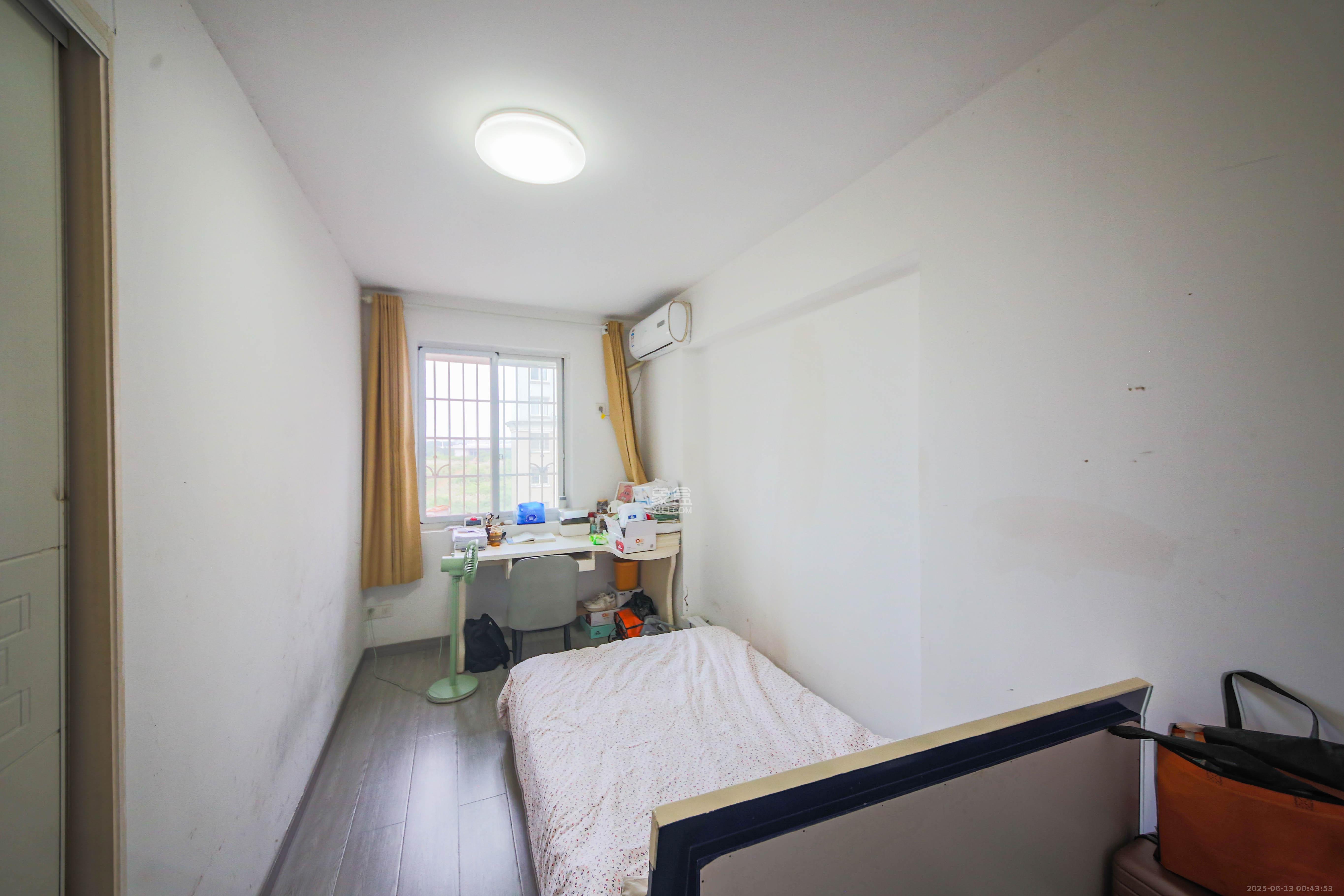 海利科院佳园  3室2厅2卫    96.0万卧室