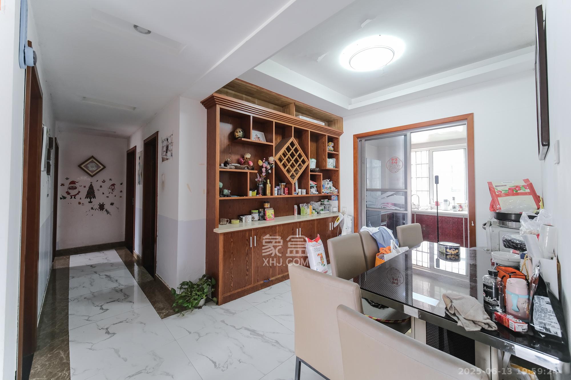 山水湾 3室2厅2卫 79.8万 山水湾 3室2厅2卫 79.8万客厅