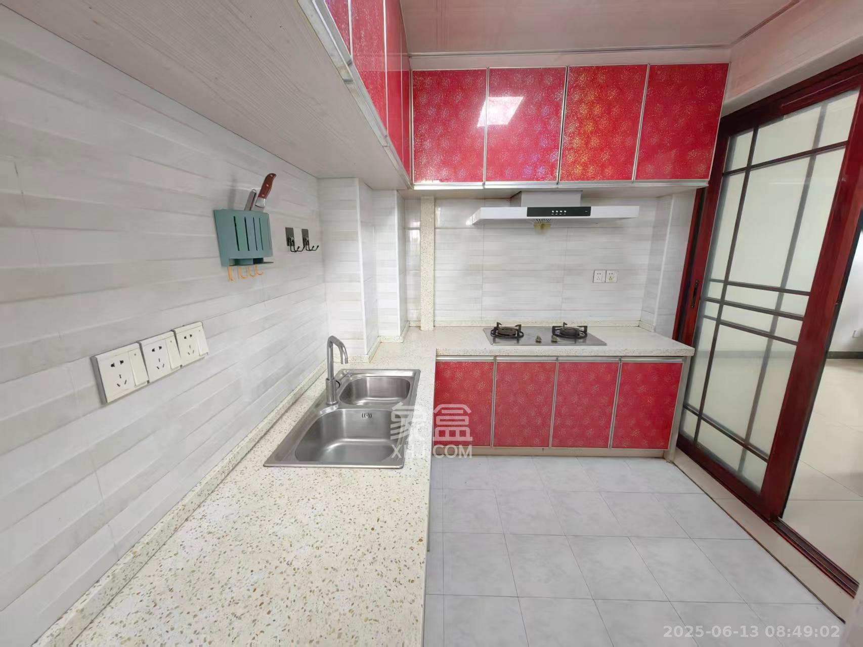 嘉顺苑 4室2厅1卫 2100.0元/月 嘉顺苑 4室2厅1卫 2100.0元/月室内图