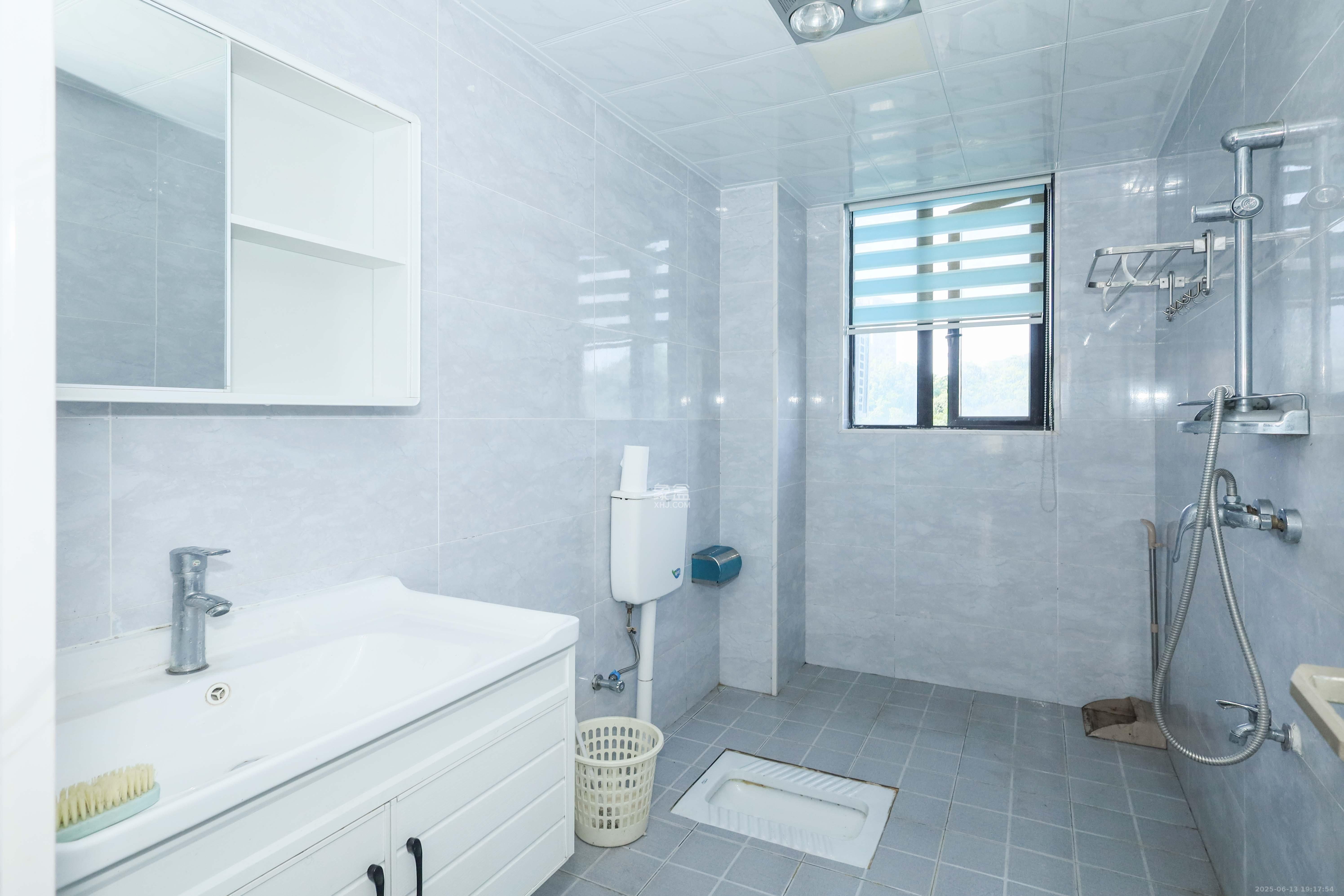 惠天然梅岭国际  4室2厅2卫    176.0万卫生间