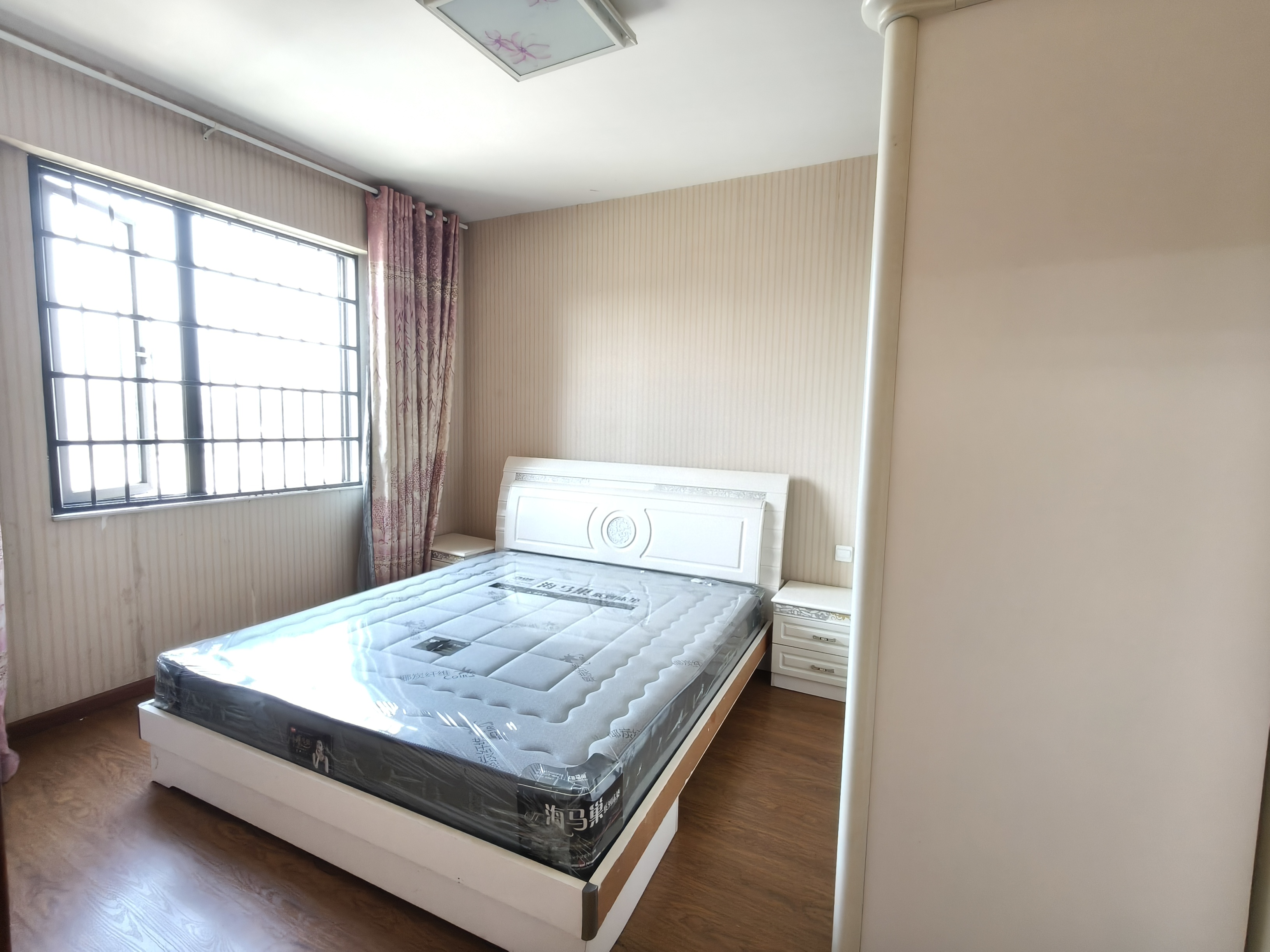 蓝色港湾 2室2厅1卫 1300.0元/月 蓝色港湾 2室2厅1卫 1300.0元/月室内图