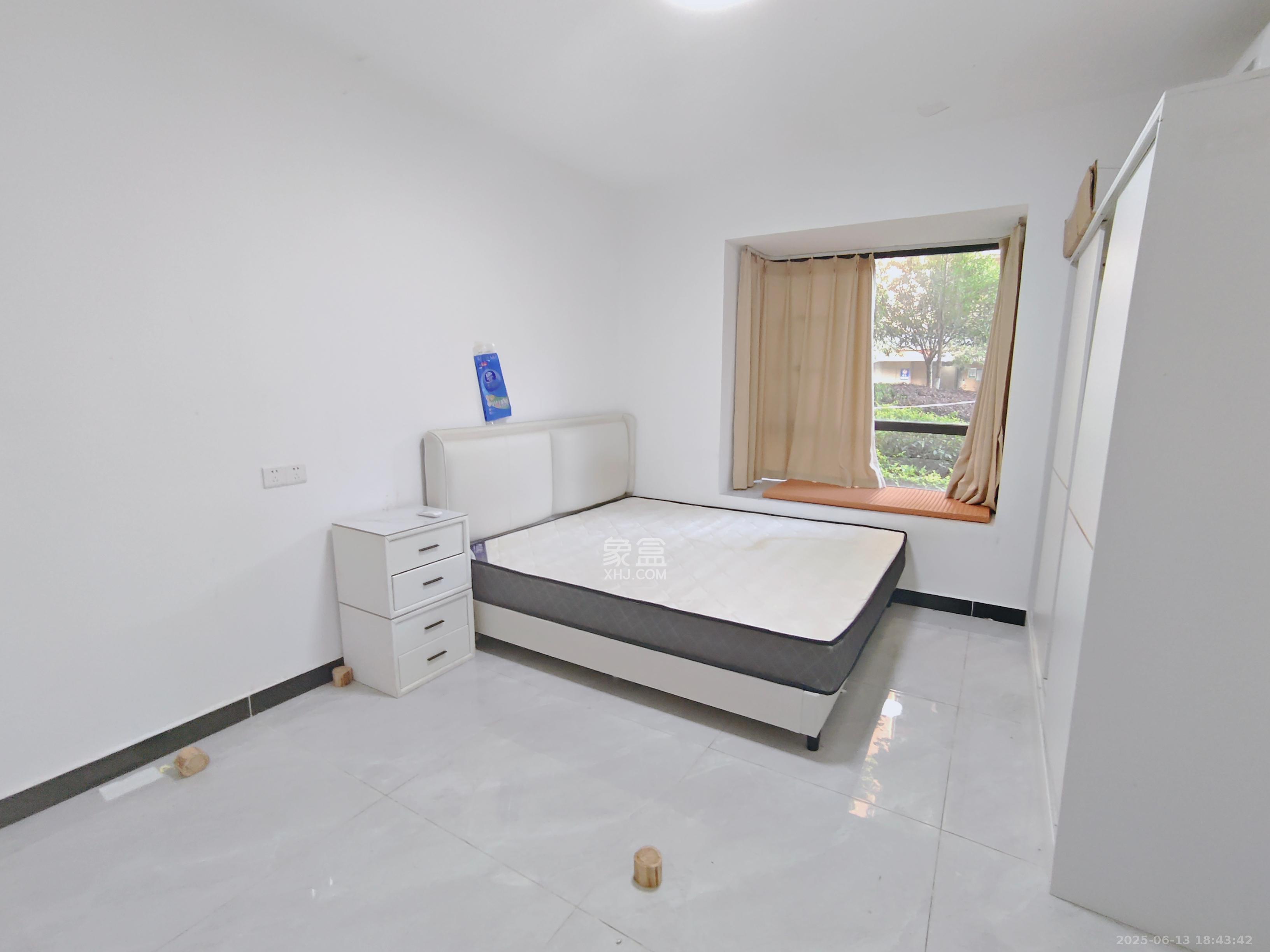 半山壹号 3室2厅2卫 2500.0元/月 半山壹号 3室2厅2卫 2500.0元/月室内图