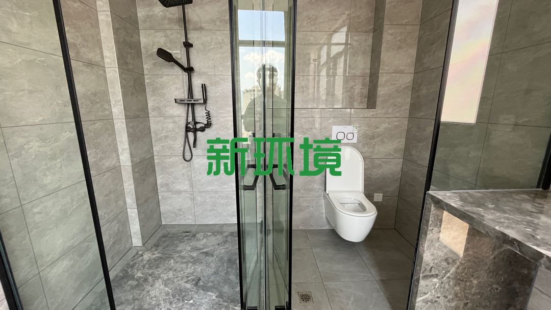 昊天珑璟湾  4室2厅3卫   200.00万客厅