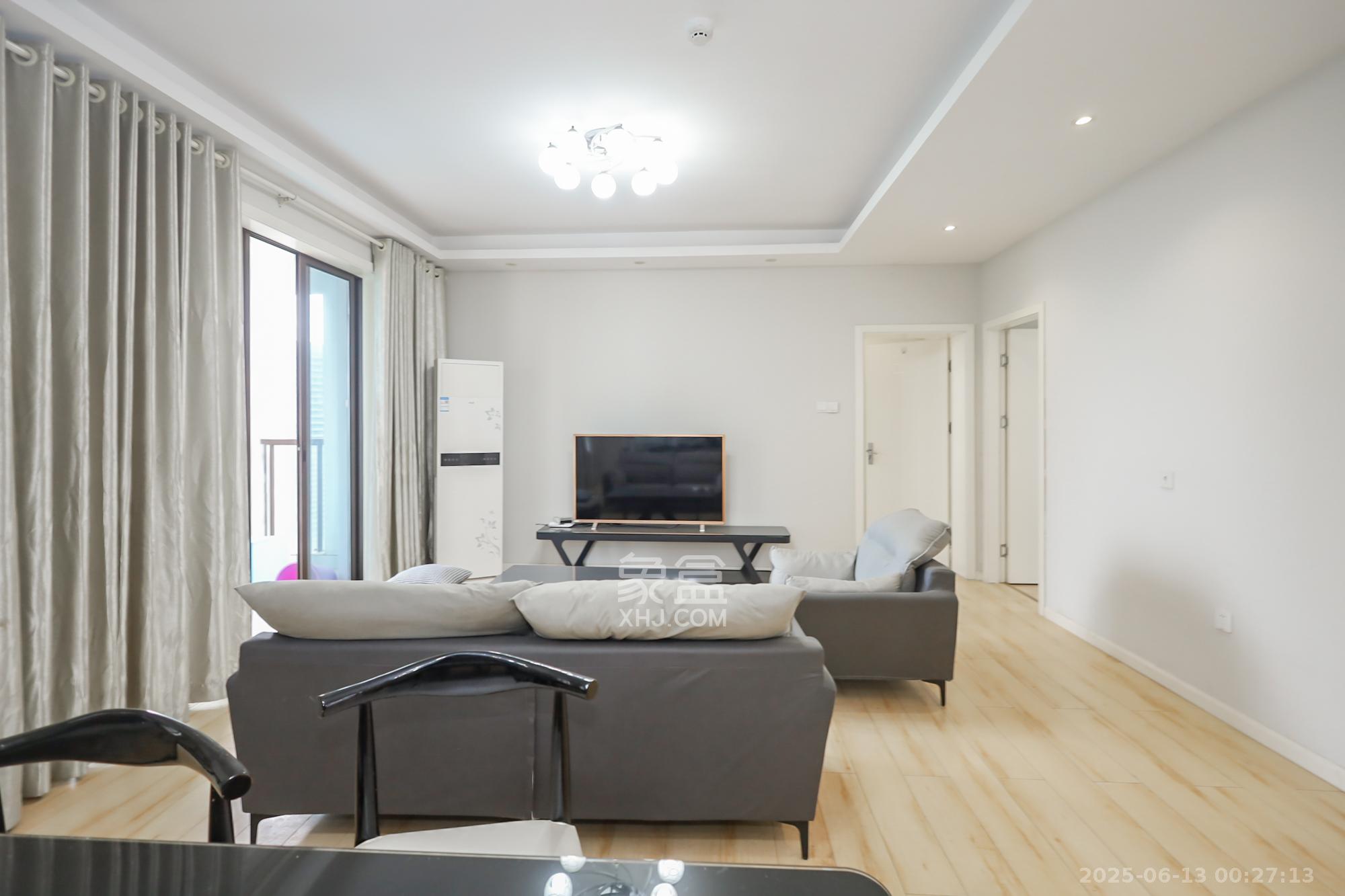 世茂外滩里(世茂铂翠湾三期)  4室2厅2卫    315.0万 世茂外滩里(世茂铂翠湾三期)  4室2厅2卫    315.0万