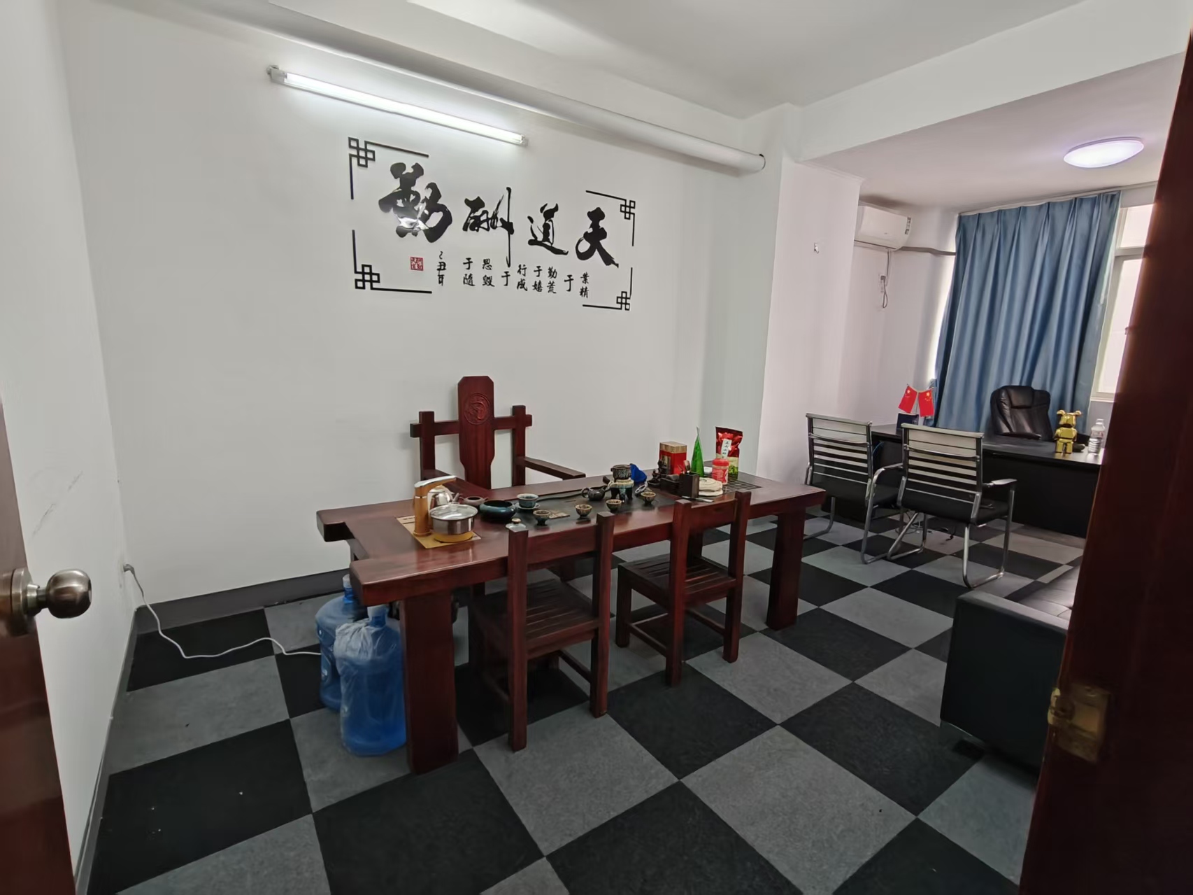 诚田大厦 3室2厅1卫 2500.0元/月 诚田大厦 3室2厅1卫 2500.0元/月室内图