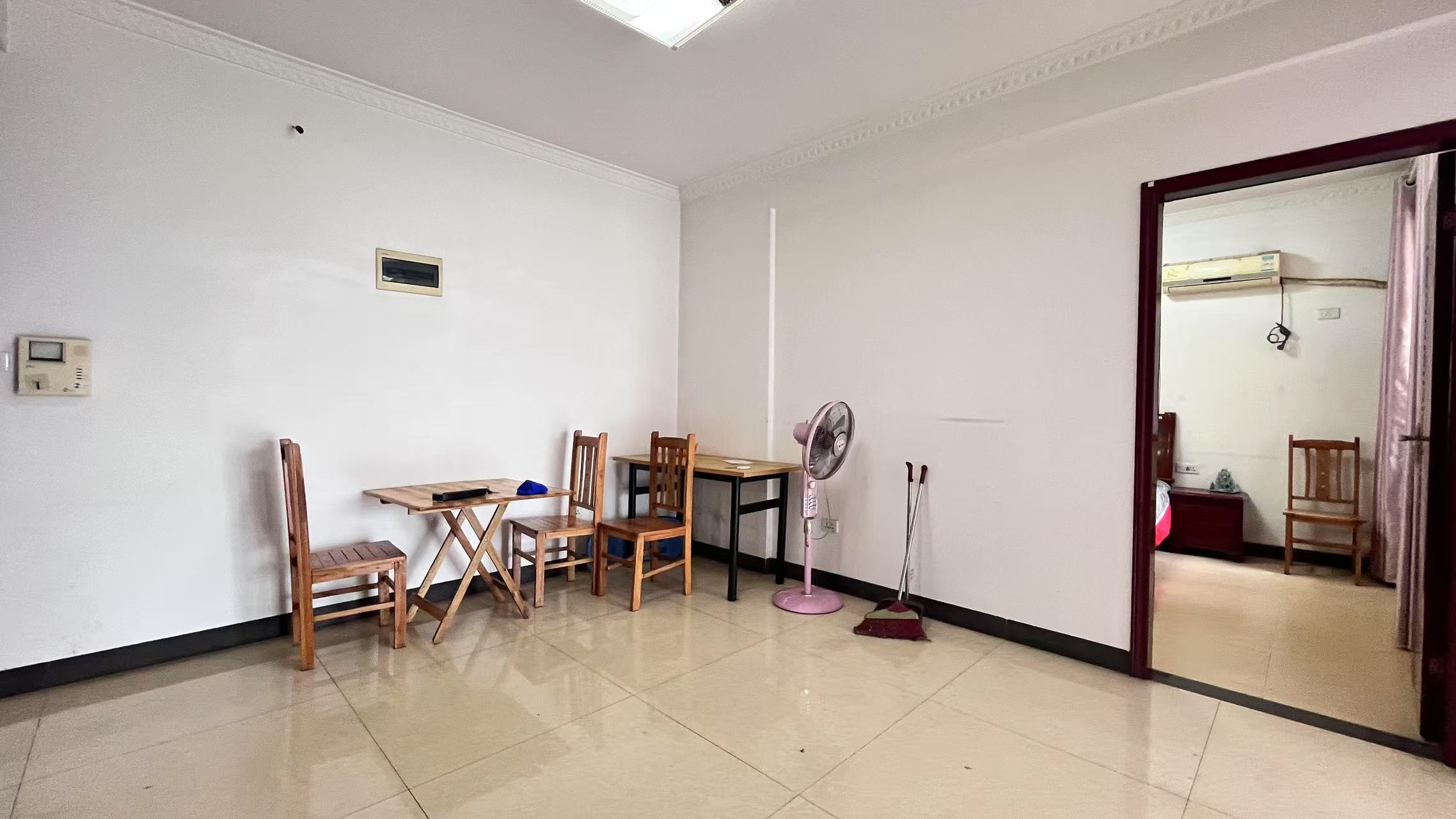 东方新城 2室2厅1卫 1200.0元/月 东方新城 2室2厅1卫 1200.0元/月室内图