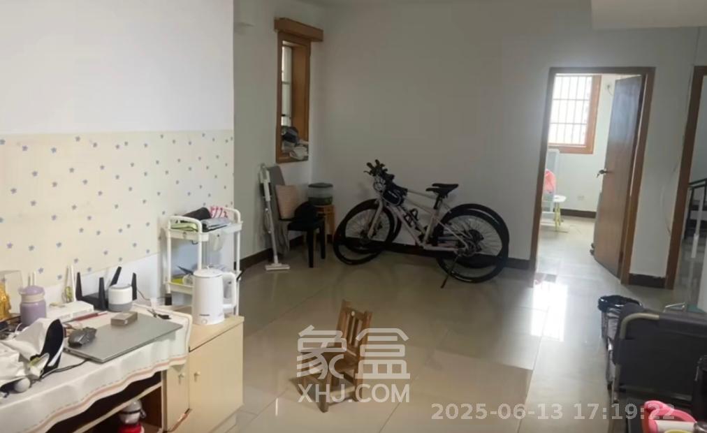 银洲公寓  3室2厅2卫   1900.00元/月室内图