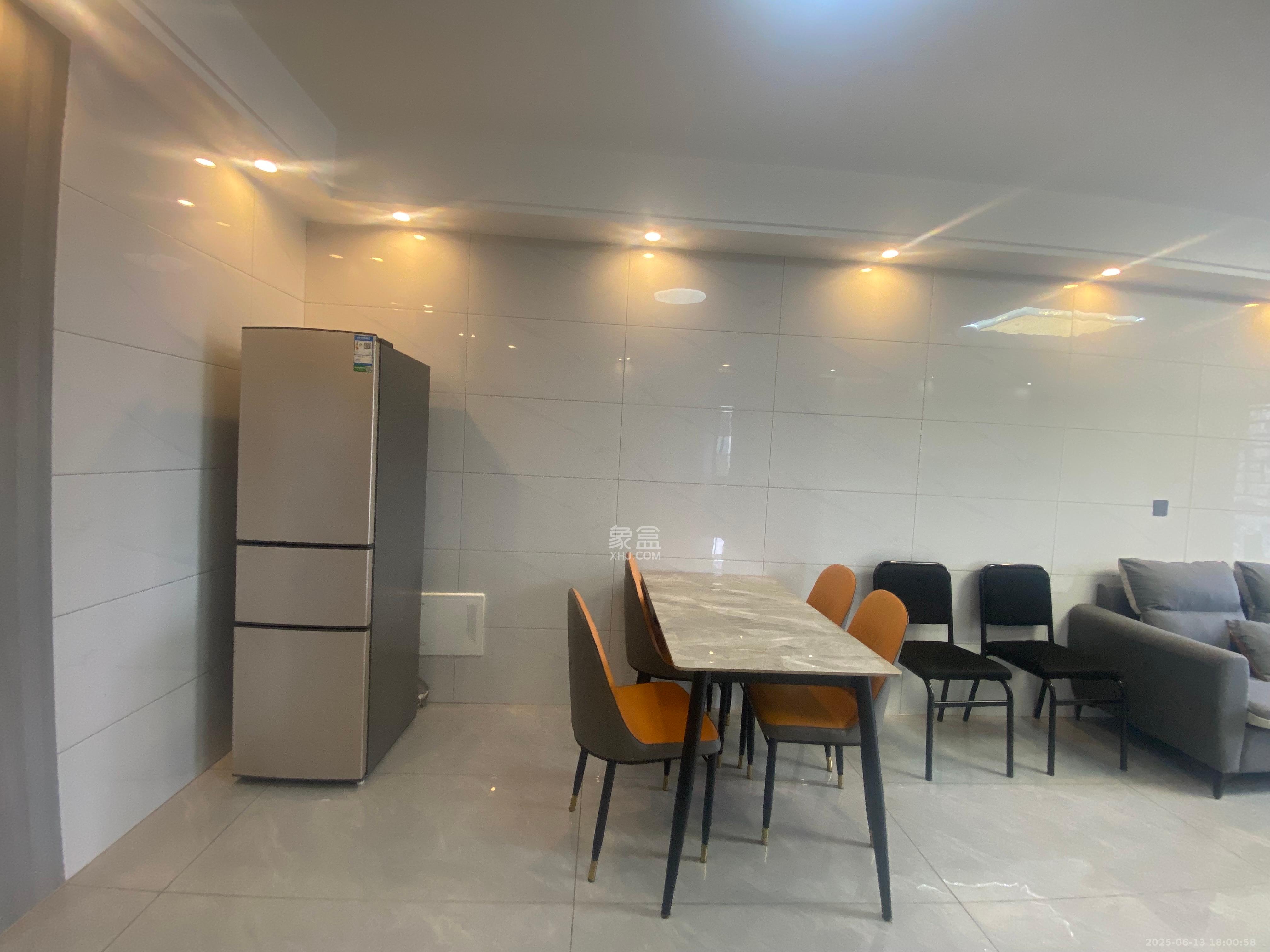 桃花嘉园 3室2厅2卫 2000.0元/月 桃花嘉园 3室2厅2卫 2000.0元/月室内图