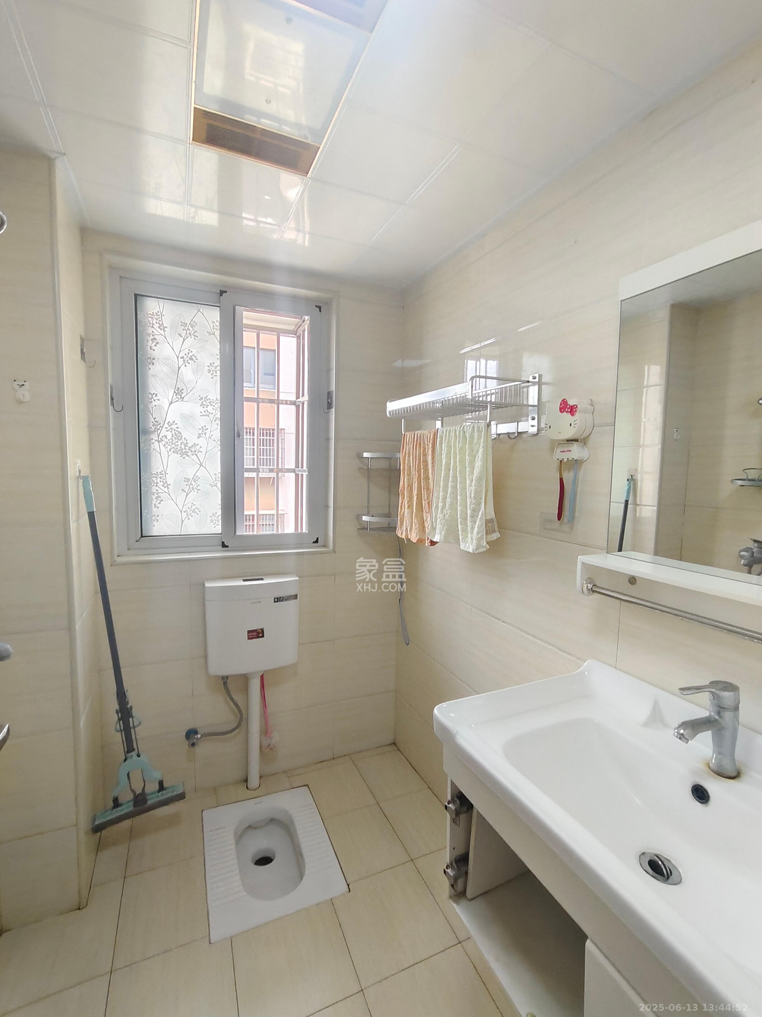 嘉顺苑 2室2厅1卫 2200.0元/月 嘉顺苑 2室2厅1卫 2200.0元/月室内图