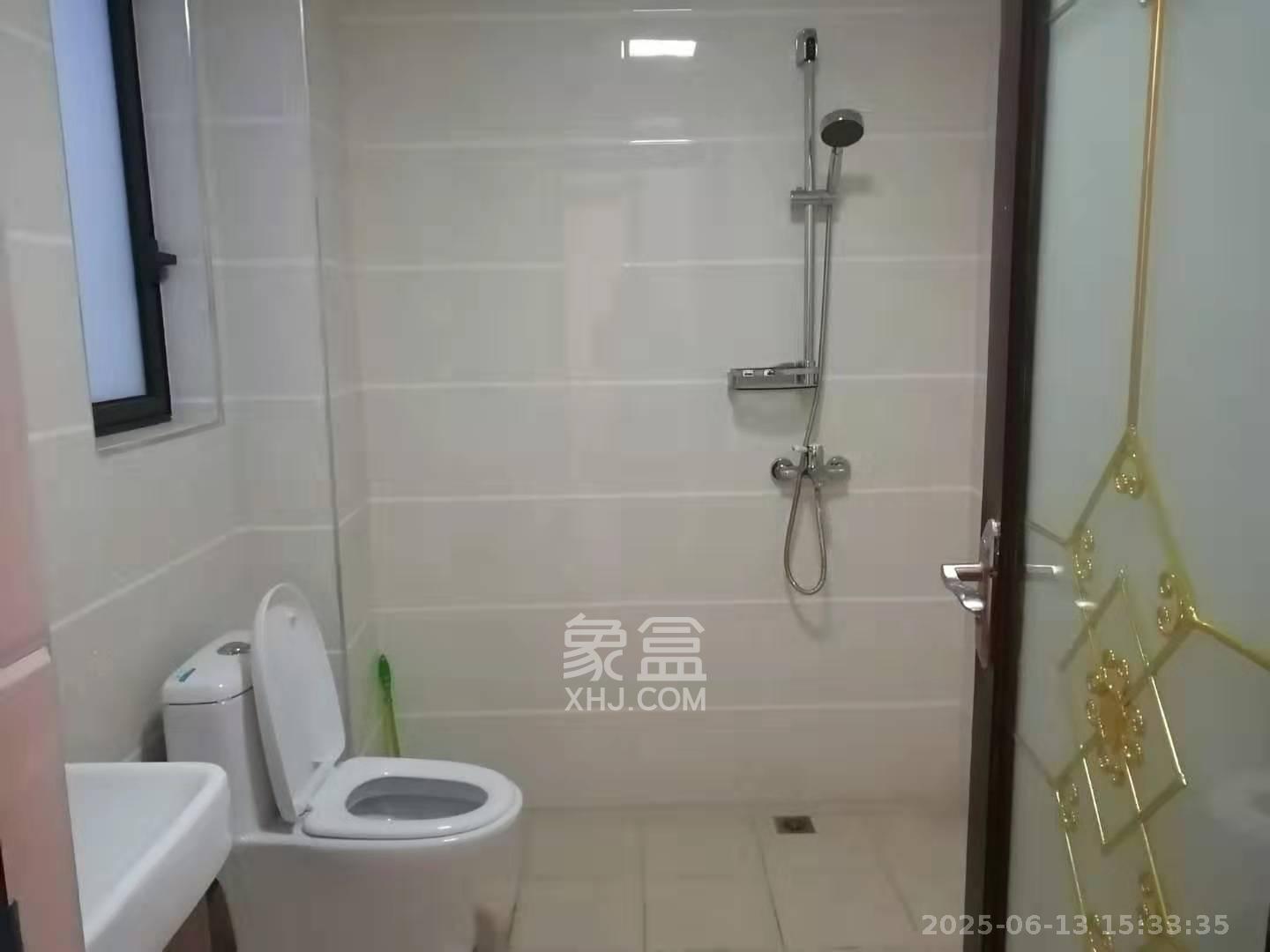 绿地公馆(绿地名邸) 3室2厅2卫 2400.0元/月 绿地公馆(绿地名邸) 3室2厅2卫 2400.0元/月室内图