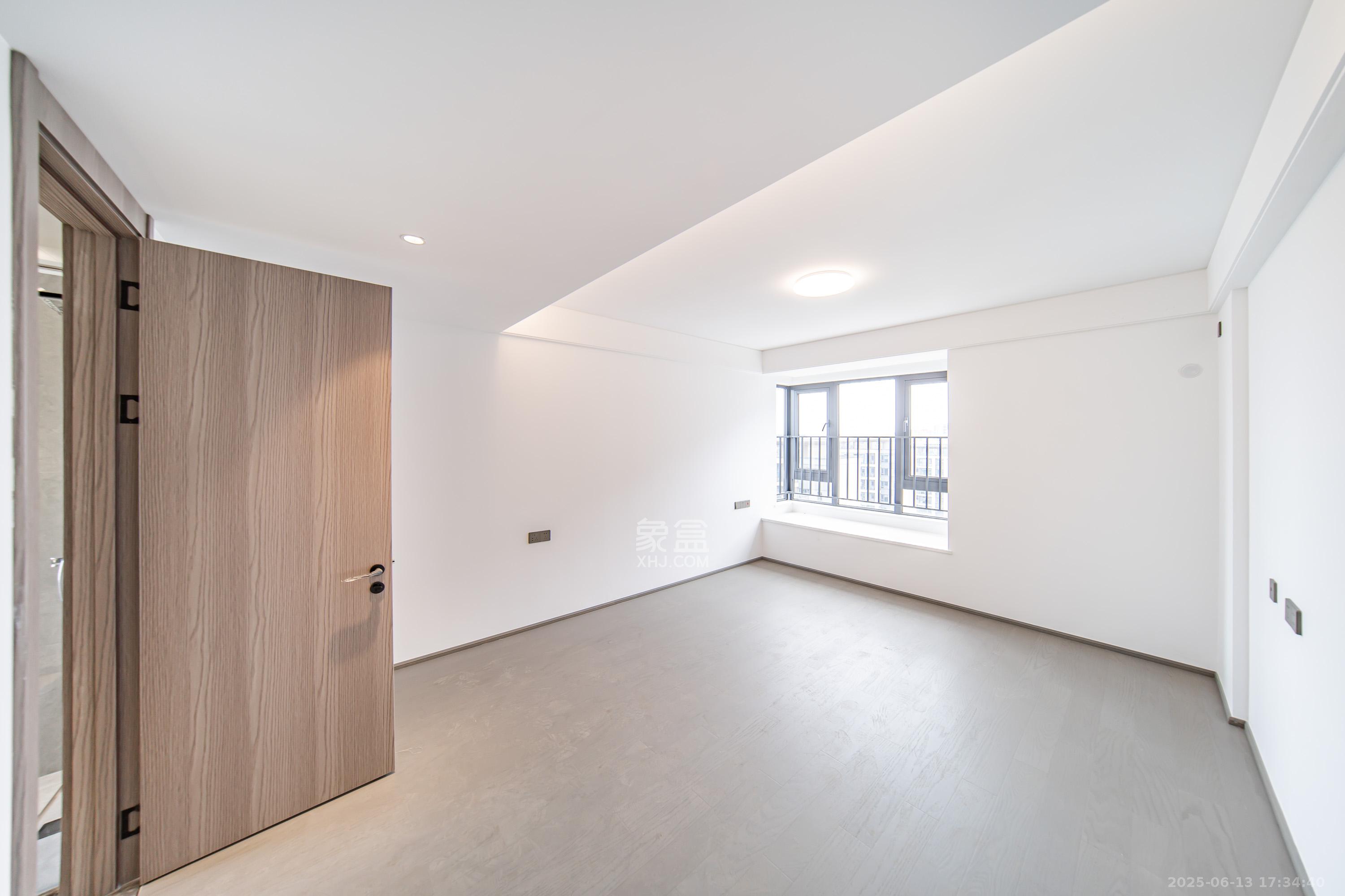 华润置地润樾府  4室2厅2卫    175.0万 华润置地润樾府  4室2厅2卫    175.0万卧室