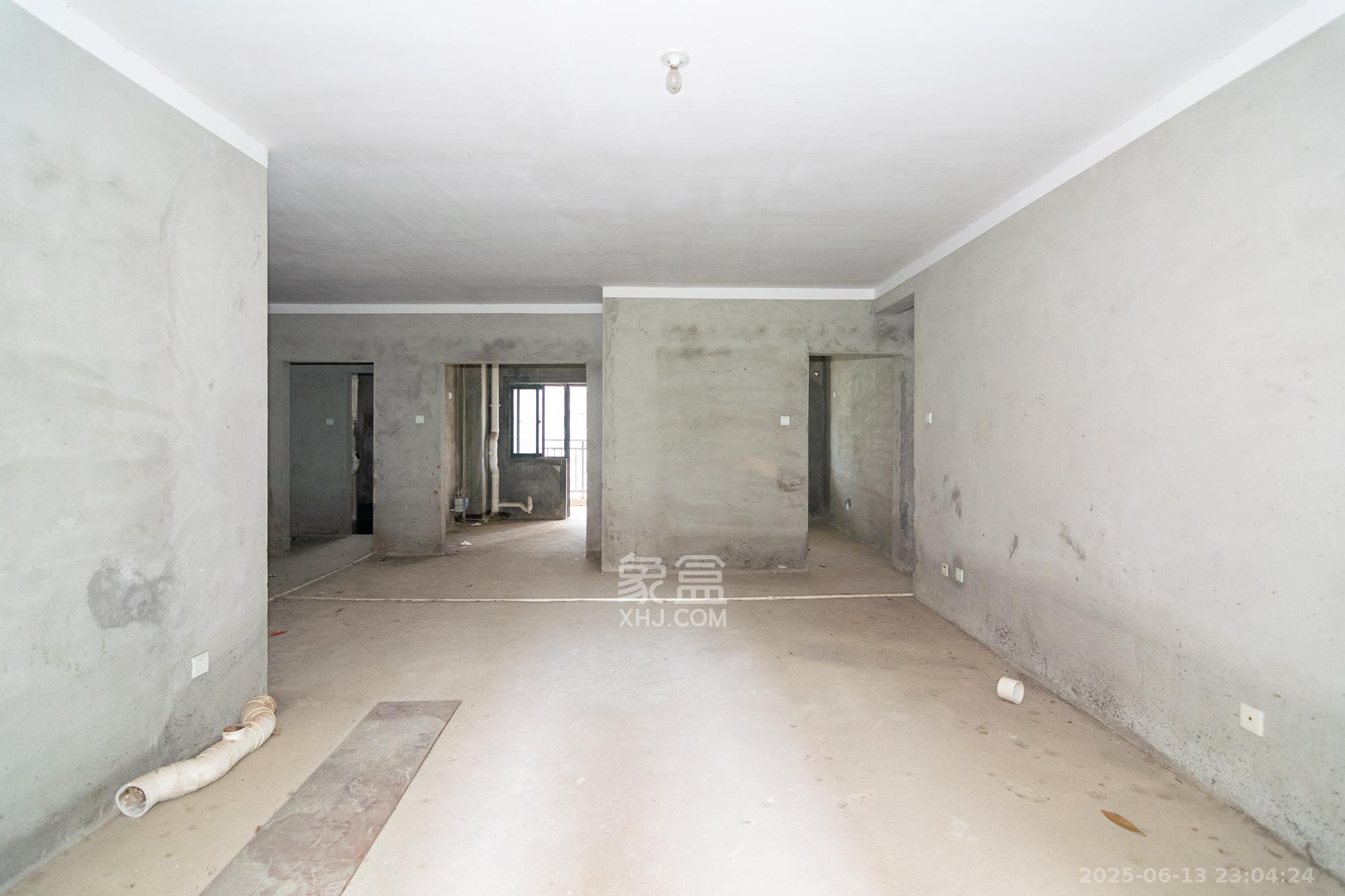 百合湖滨花园  3室2厅2卫    50.0万客厅