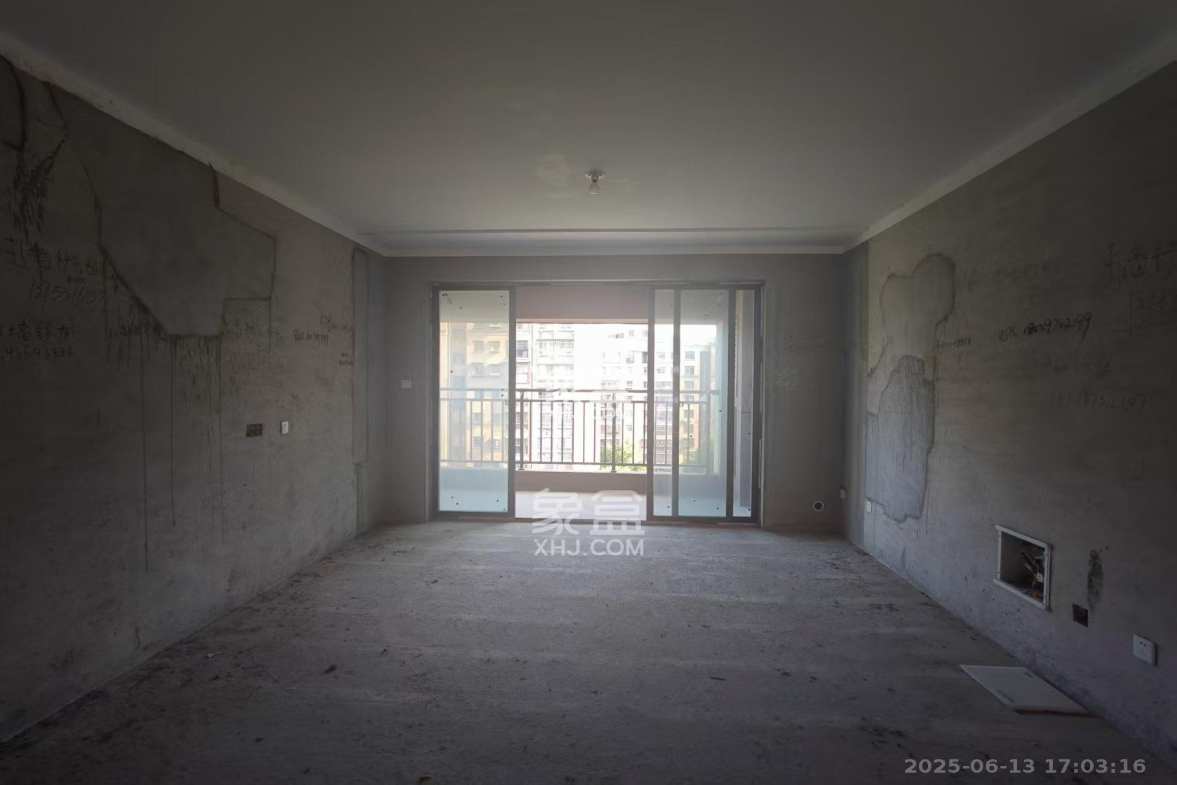 荣盛城 3室2厅2卫 900.0元/月 荣盛城 3室2厅2卫 900.0元/月室内图