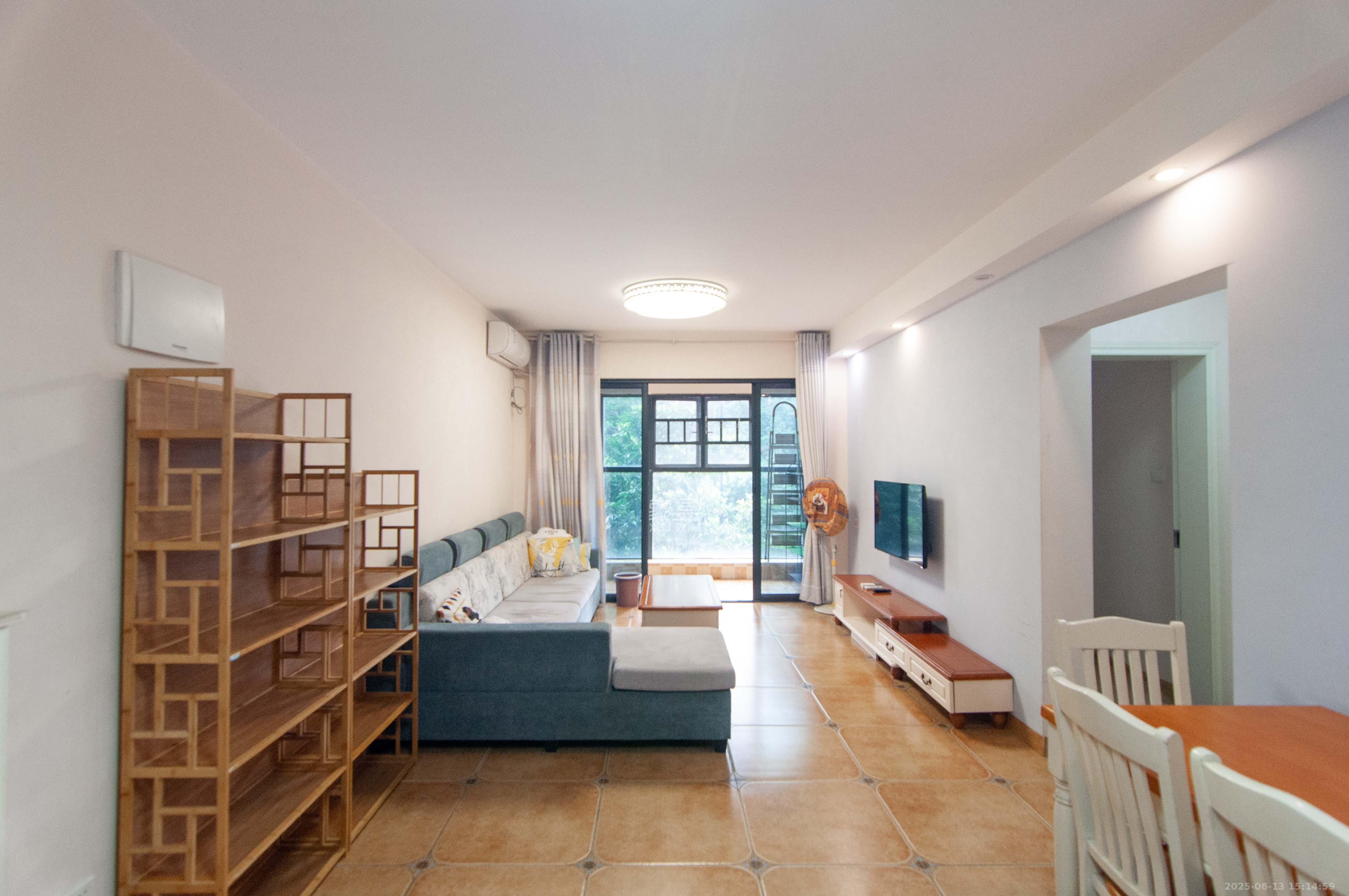 中海梅溪湖壹号 2室2厅1卫 120.0万 中海梅溪湖壹号 2室2厅1卫 120.0万客厅