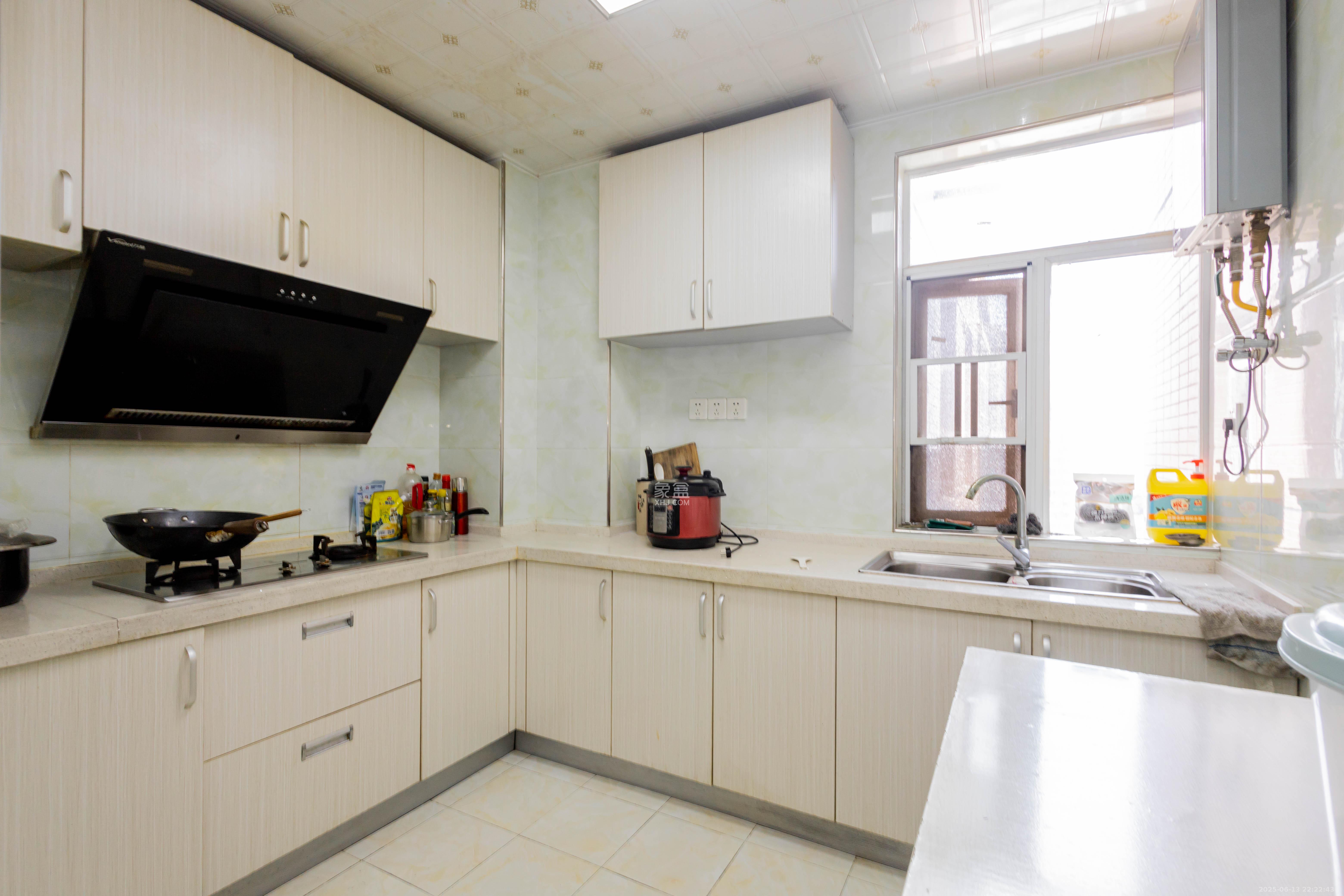 新蕾品阁居 4室2厅1卫 65.8万 新蕾品阁居 4室2厅1卫 65.8万厨房