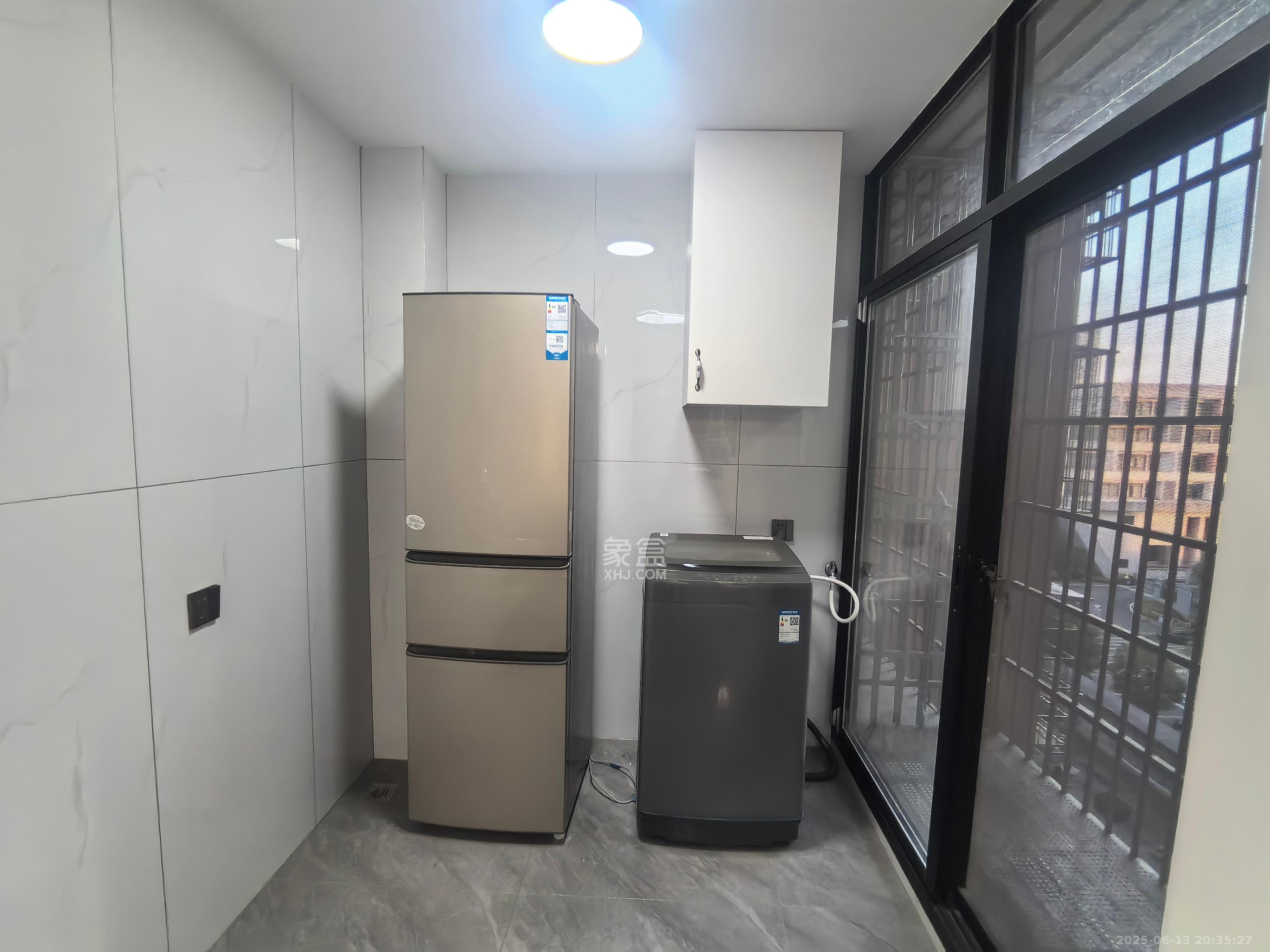 凯富南方鑫城 4室2厅2卫 3500.0元/月 凯富南方鑫城 4室2厅2卫 3500.0元/月室内图