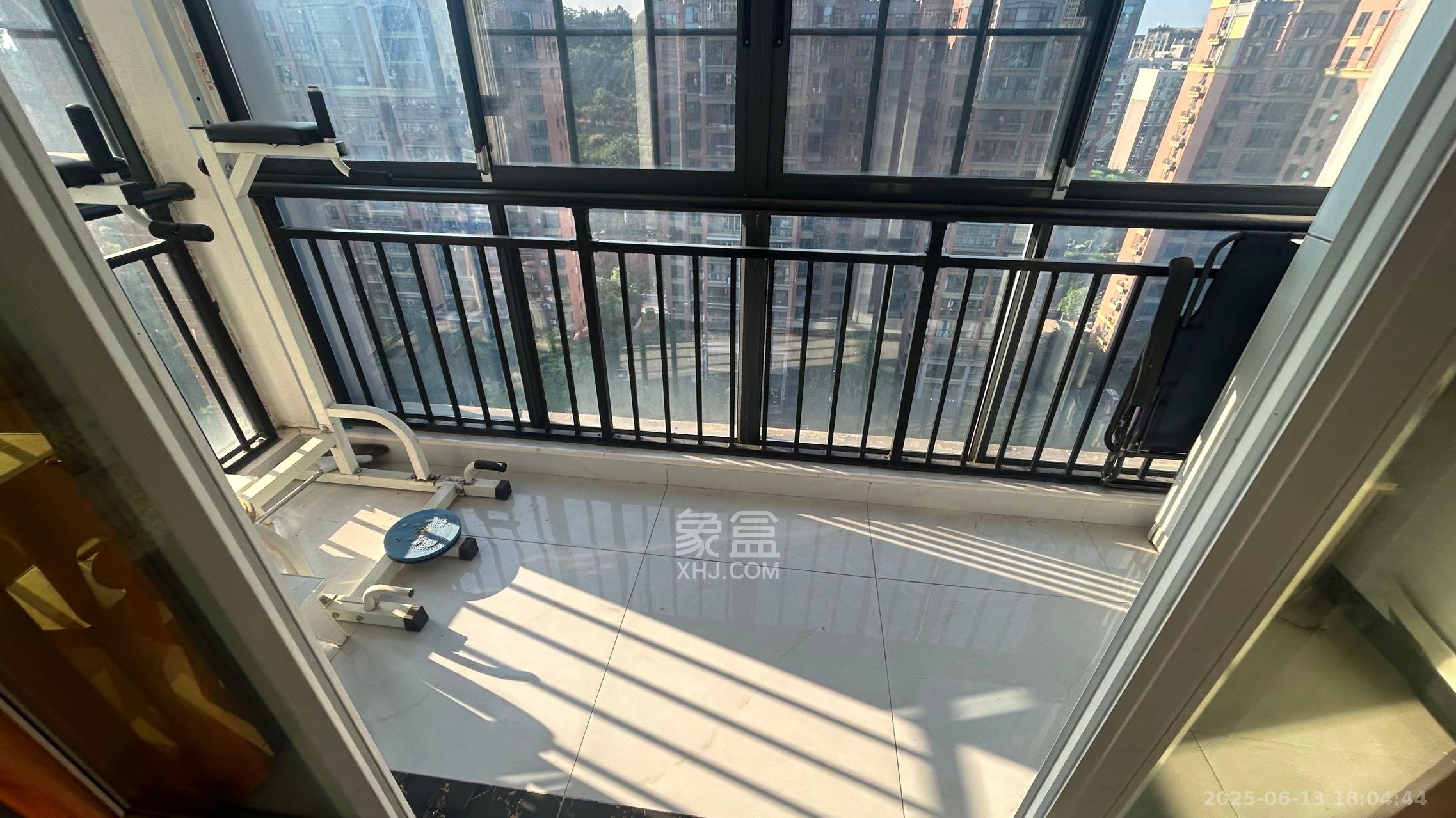金谷豪庭  3室2厅2卫   1900.00元/月室内图