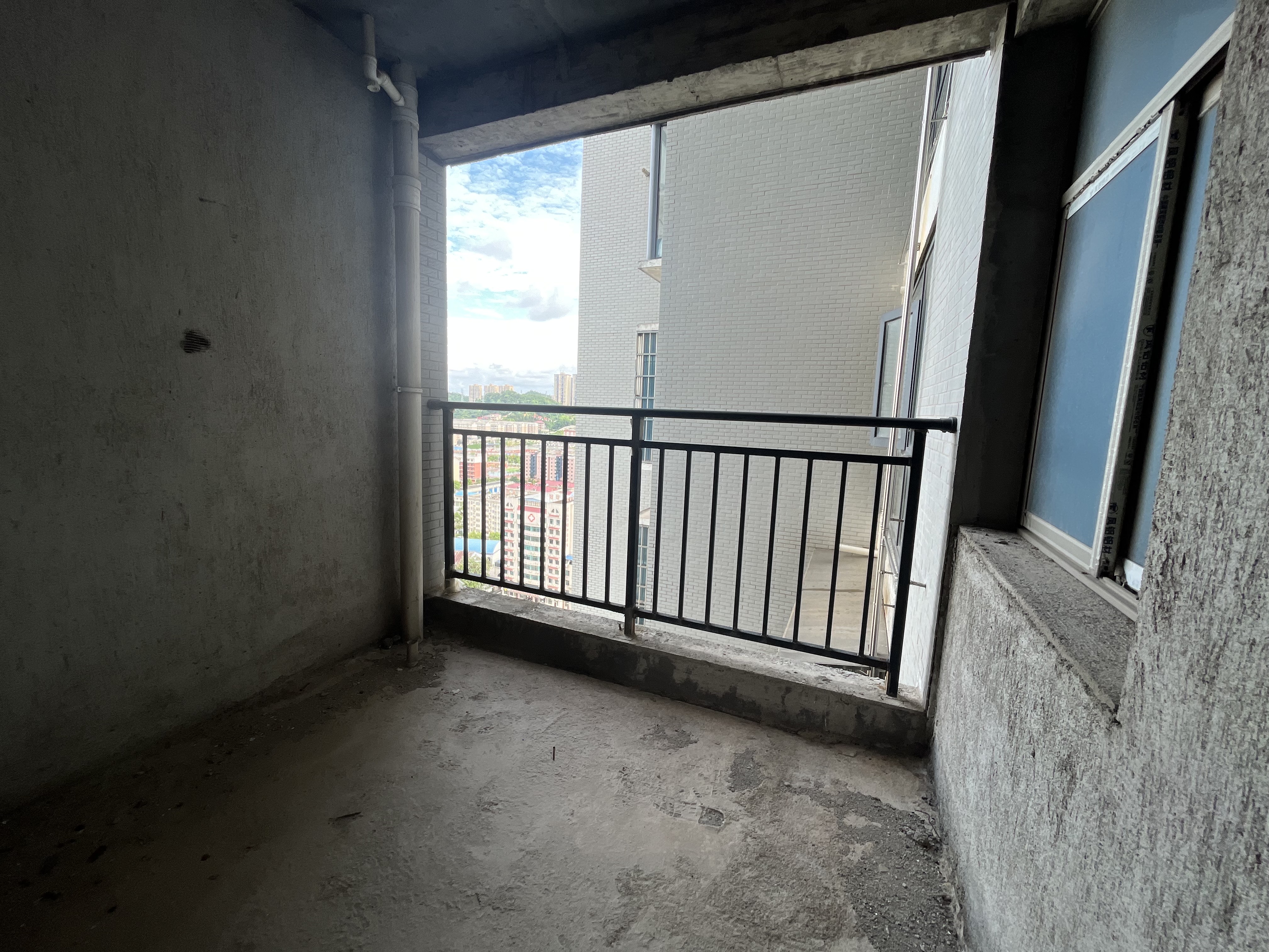 金色阳光  3室2厅2卫    56.0万 金色阳光  3室2厅2卫    56.0万客厅