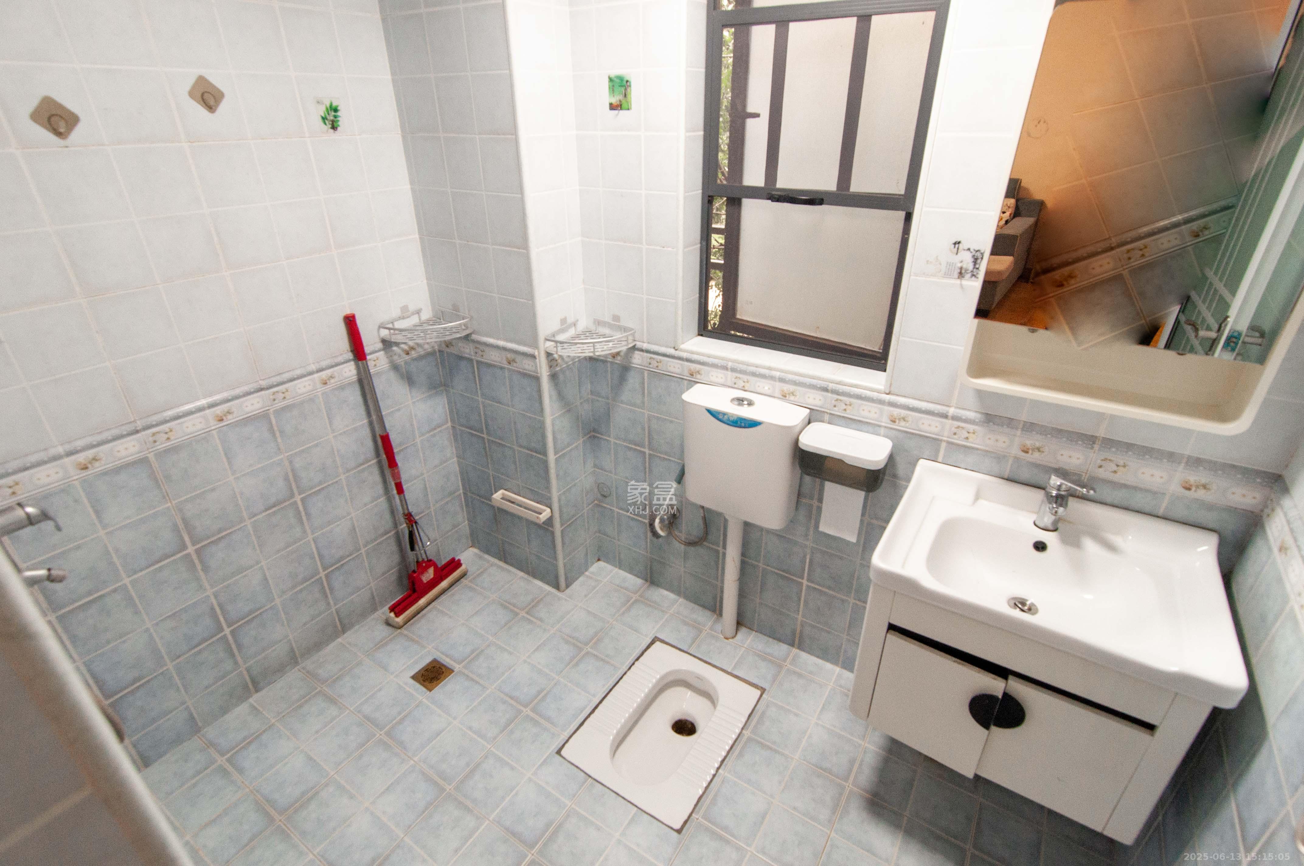 中海梅溪湖壹号 2室2厅1卫 120.0万 中海梅溪湖壹号 2室2厅1卫 120.0万卫生间