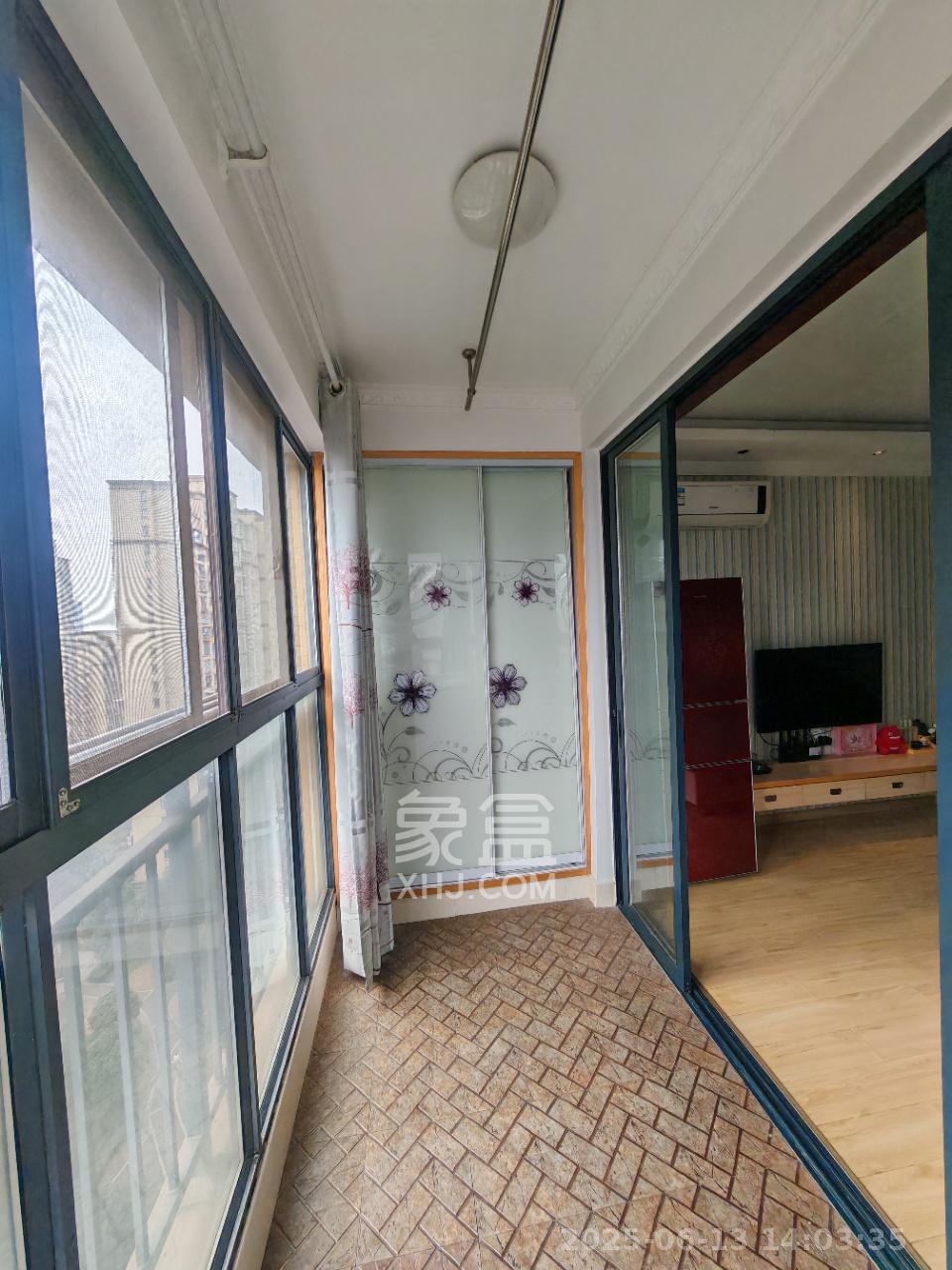 中建麓山和苑  1室2厅1卫   1600.00元/月室内图