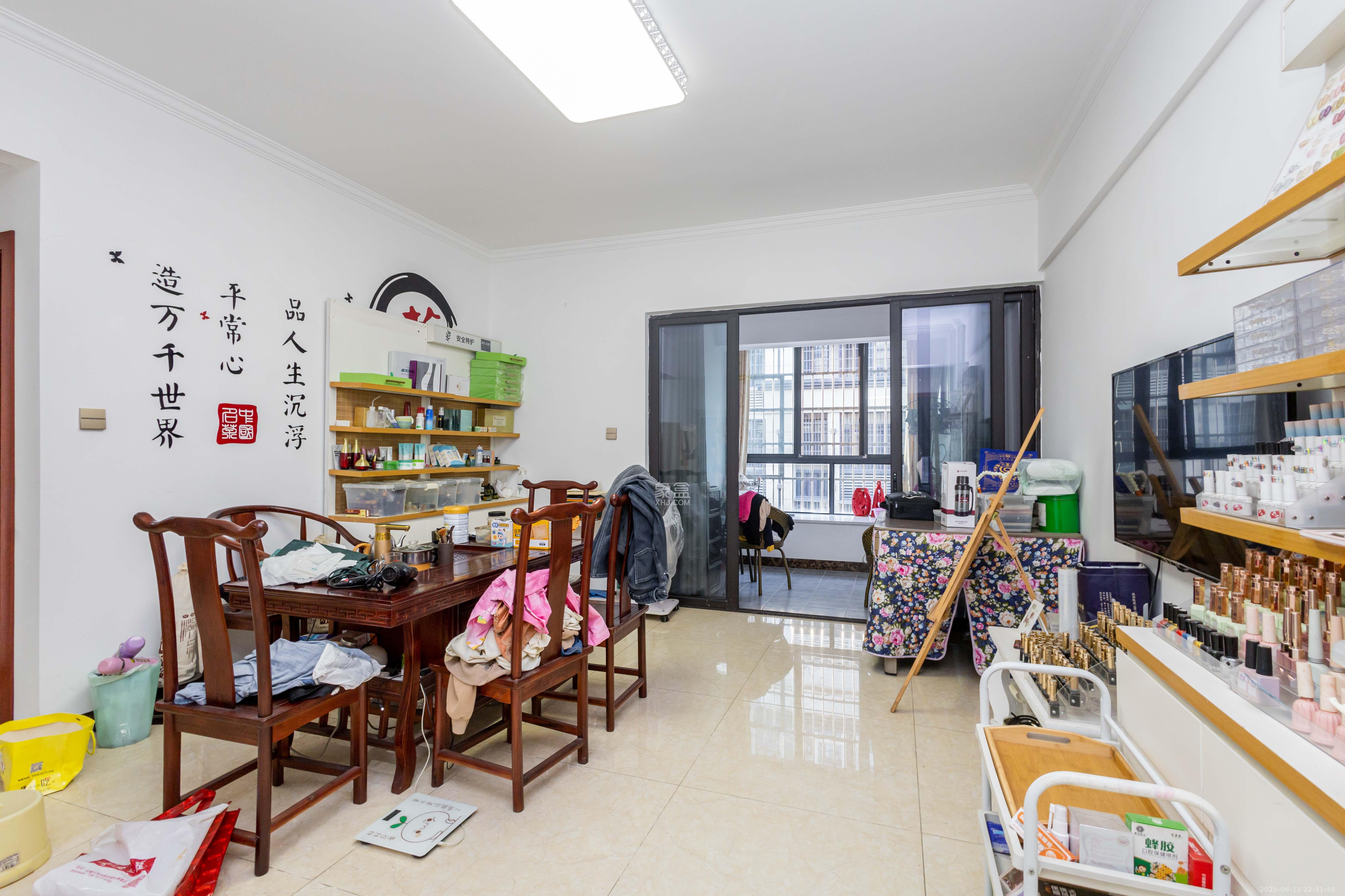 财汇新天地(财汇商务广场) 3室2厅2卫 57.7万 财汇新天地(财汇商务广场) 3室2厅2卫 57.7万客厅