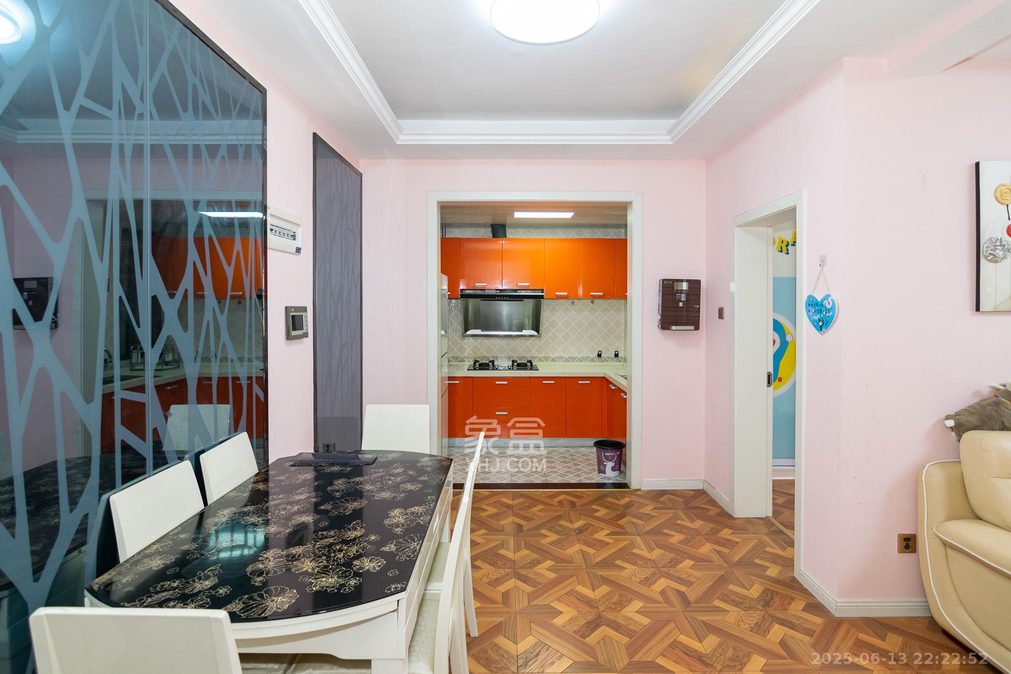 百合湖滨花园 2室2厅1卫 40.0万 百合湖滨花园 2室2厅1卫 40.0万客厅