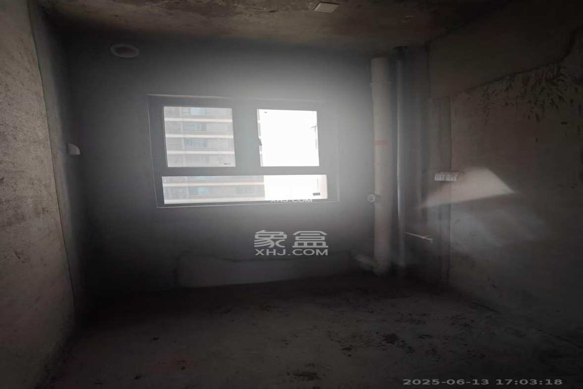 荣盛城 3室2厅2卫 900.0元/月 荣盛城 3室2厅2卫 900.0元/月室内图