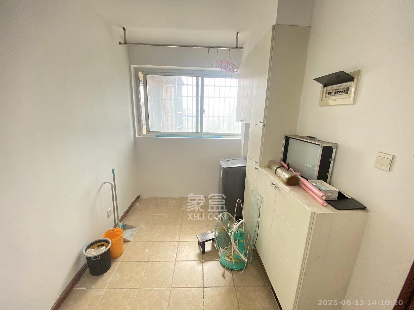 巧克力空间(建鸿达现代大厦) 2室2厅1卫 2000.0元/月 巧克力空间(建鸿达现代大厦) 2室2厅1卫 2000.0元/月室内图