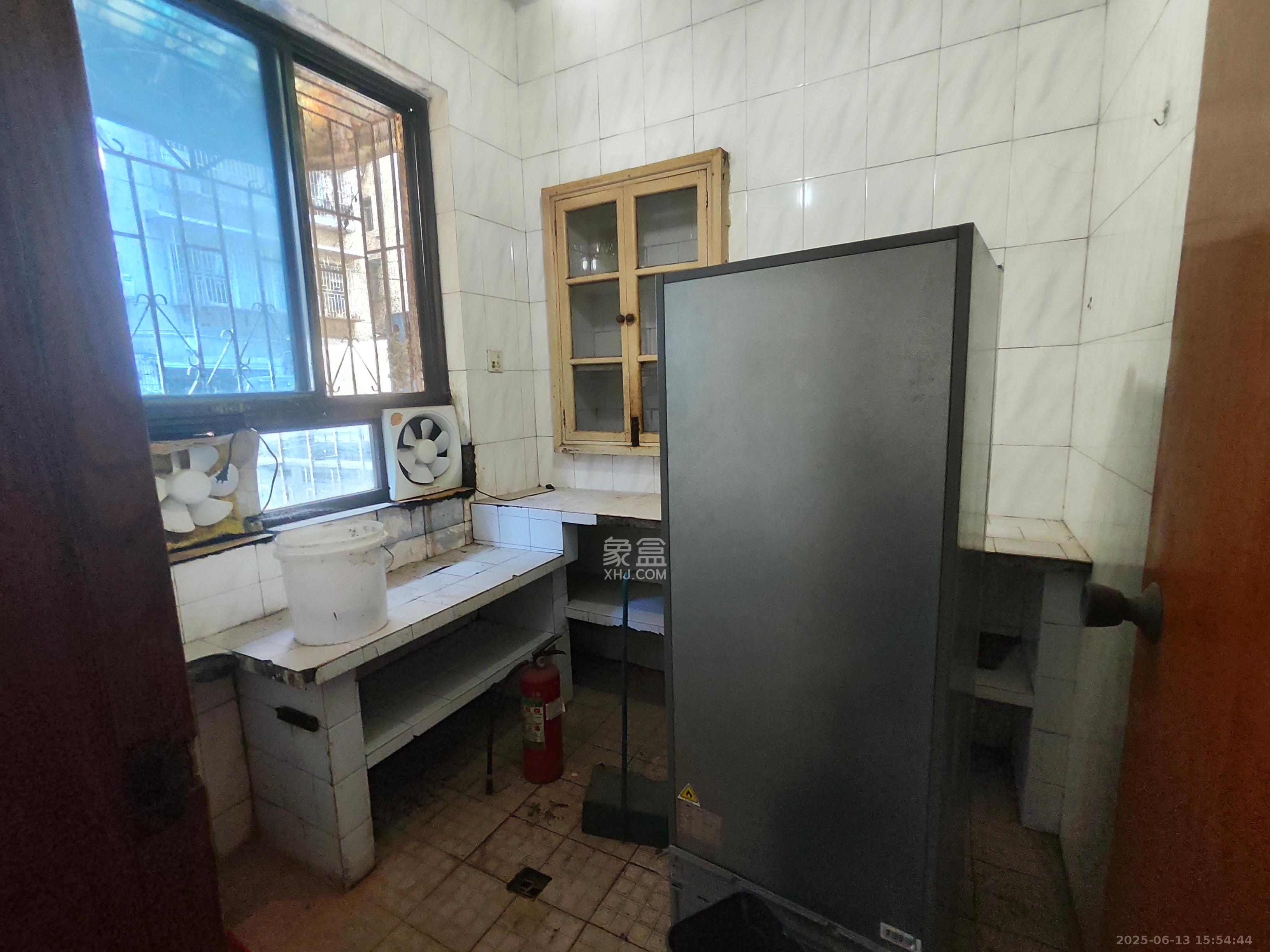 长鑫美树园 2室1厅1卫 1300.0元/月 长鑫美树园 2室1厅1卫 1300.0元/月室内图