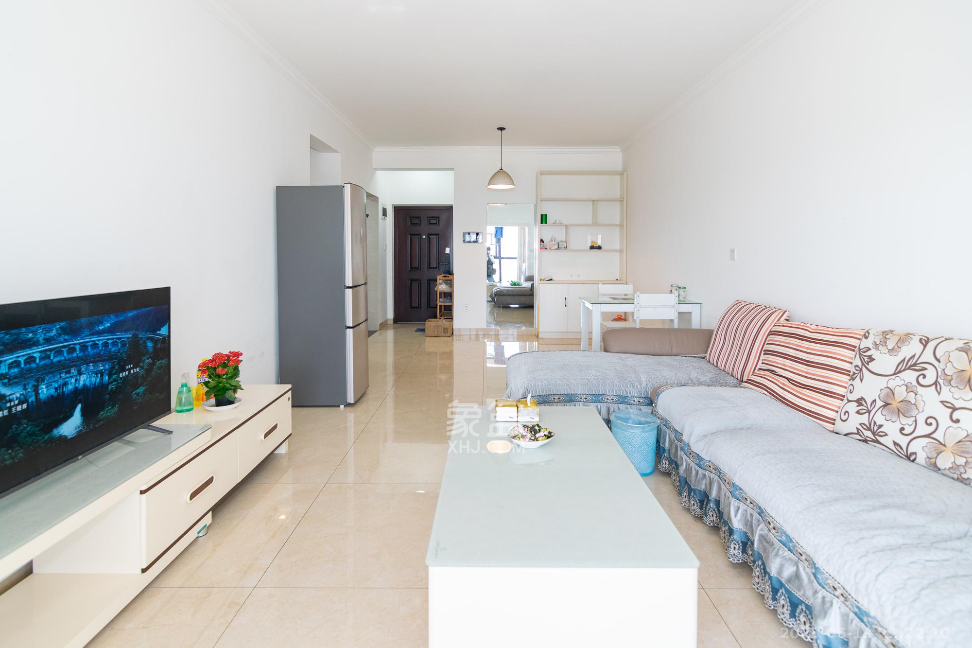 正荣财富中心 3室2厅1卫 68.0万 正荣财富中心 3室2厅1卫 68.0万客厅