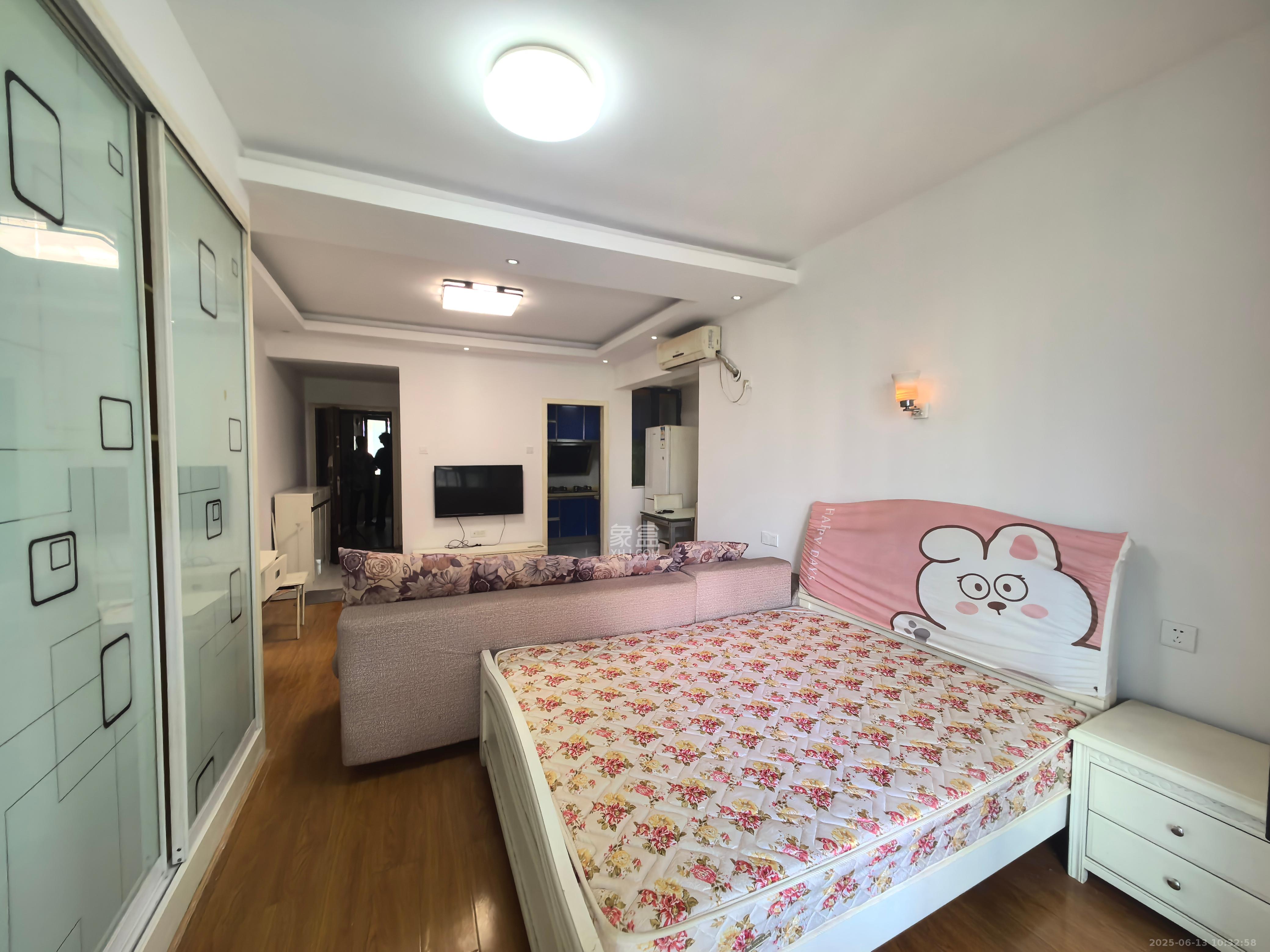 蓝山郡  1室1厅1卫   1300.00元/月室内图