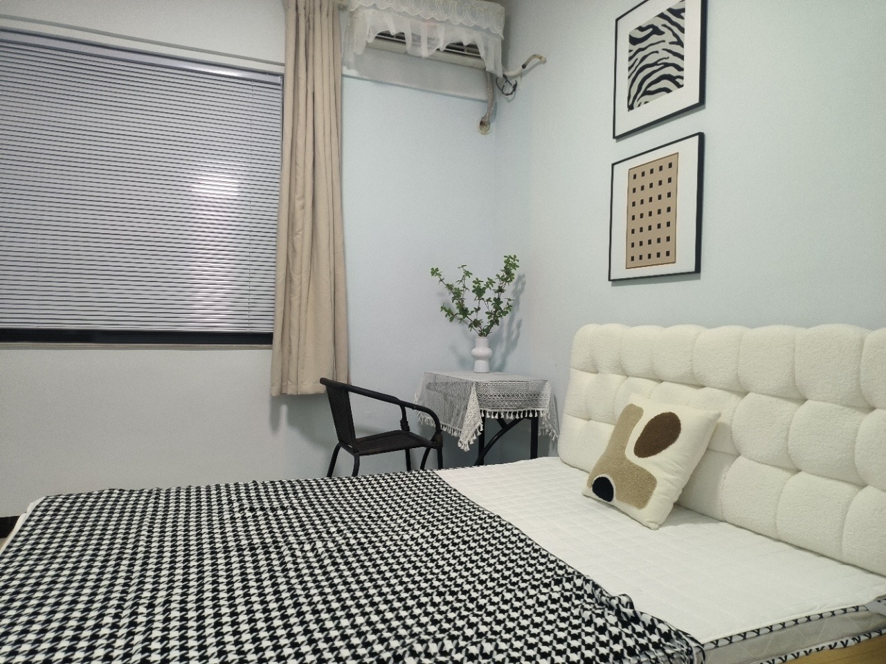 宜家广场  1室1厅1卫    2200.0元/月 宜家广场  1室1厅1卫    2200.0元/月室内图