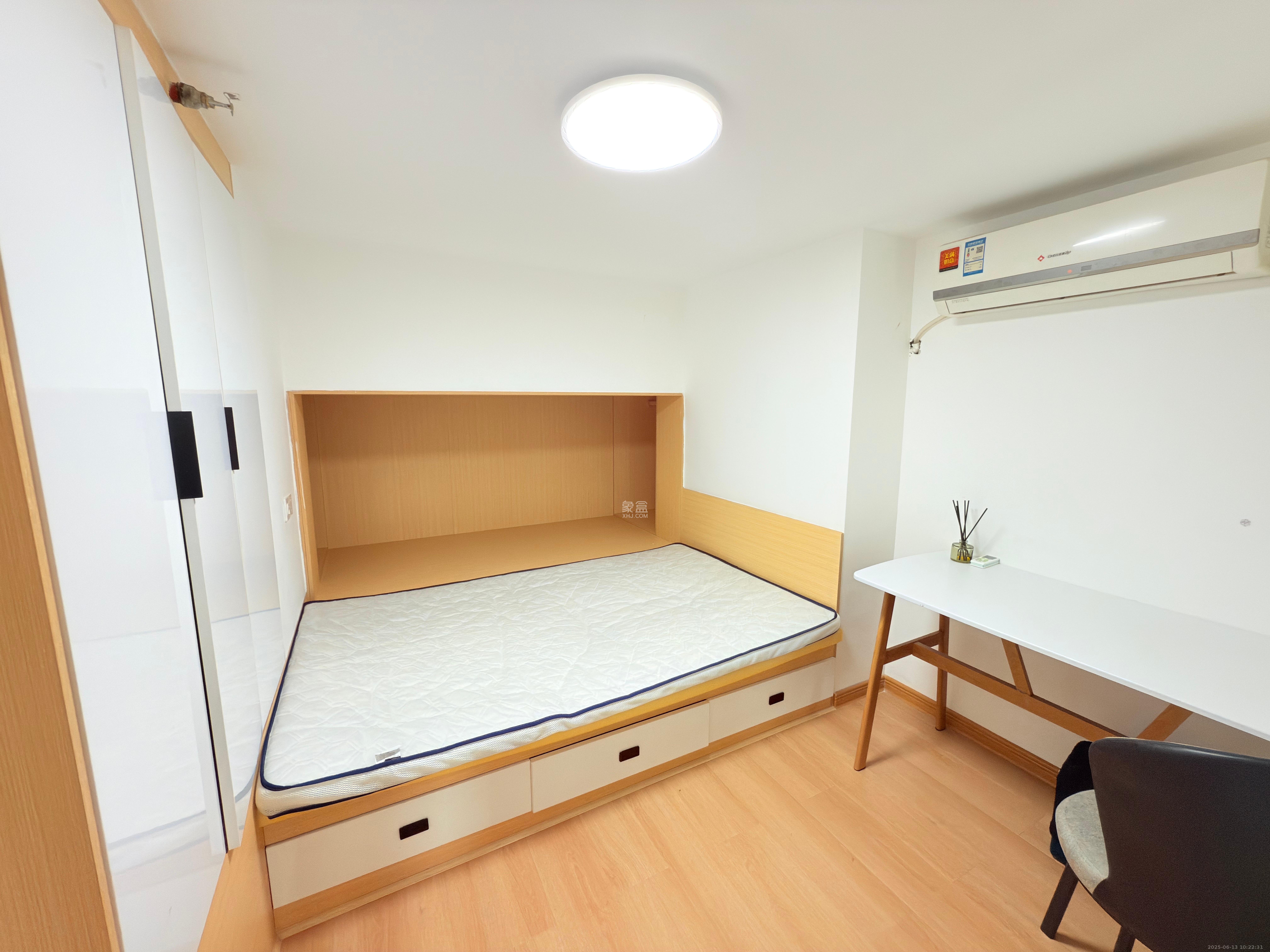 卓越江岸  2室1厅1卫    2500.0元/月 卓越江岸  2室1厅1卫    2500.0元/月室内图1