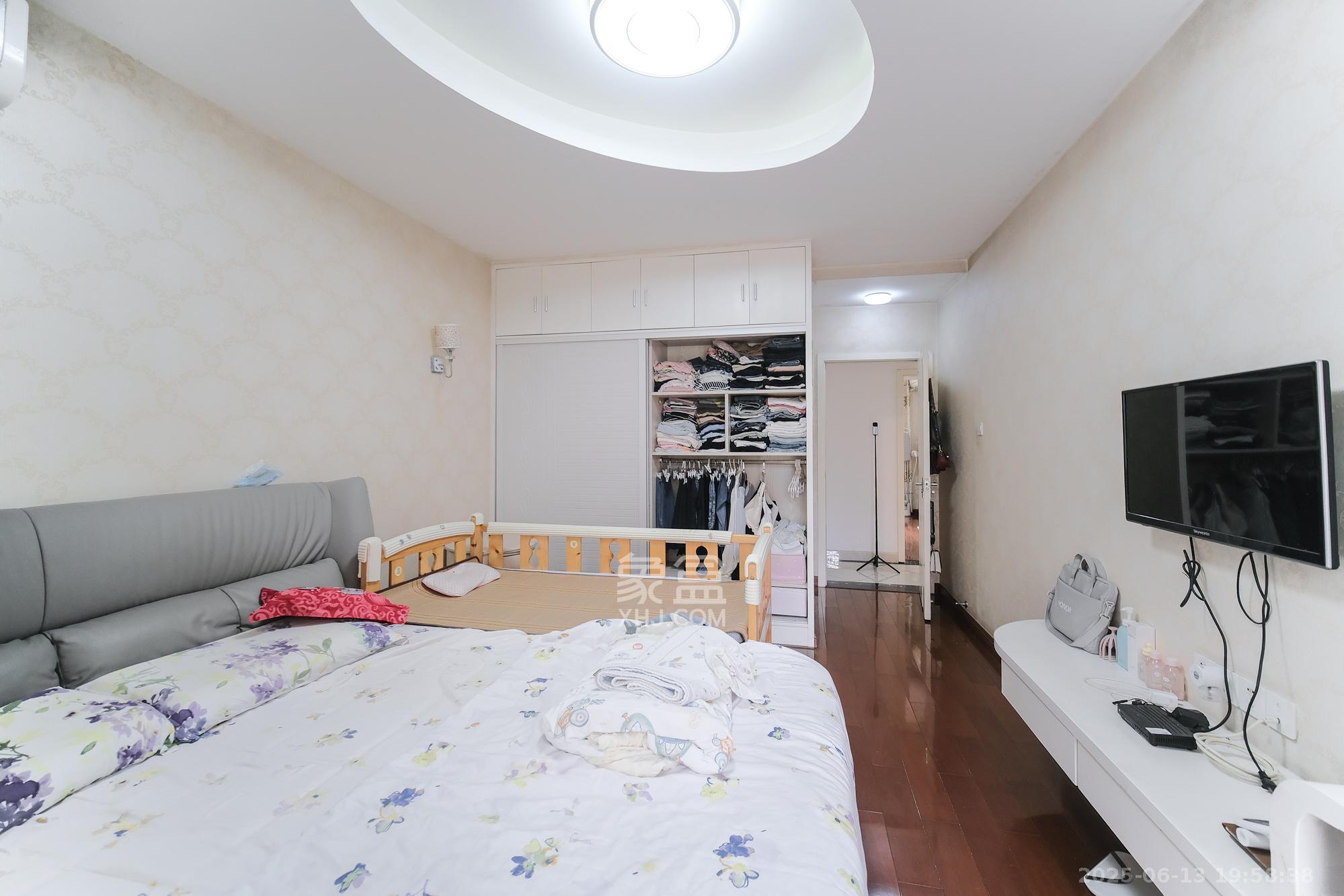 山水湾  3室2厅2卫    95.0万 山水湾  3室2厅2卫    95.0万卧室