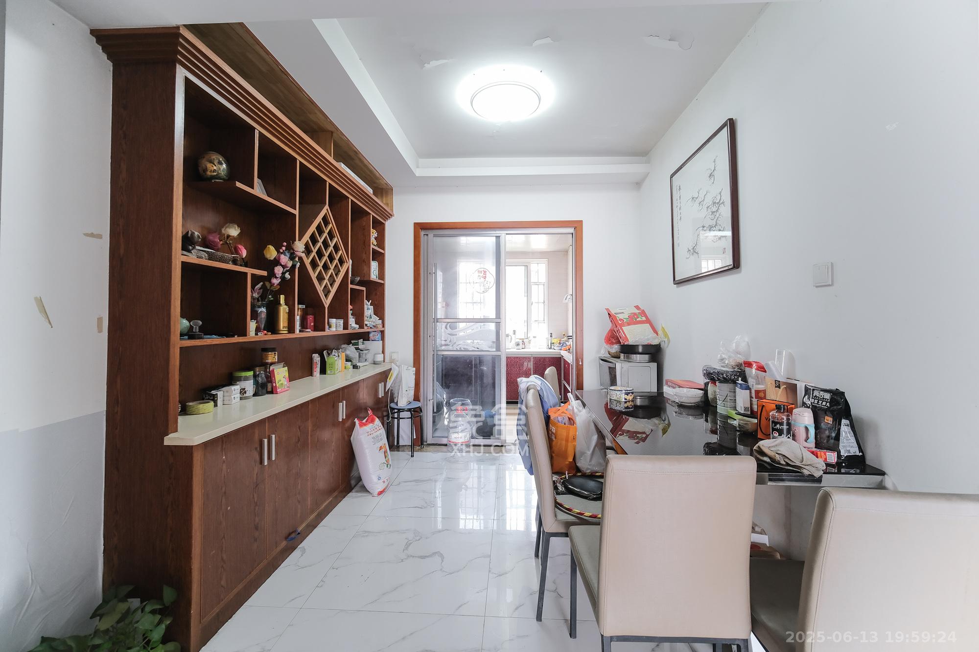 山水湾 3室2厅2卫 79.8万 山水湾 3室2厅2卫 79.8万客厅