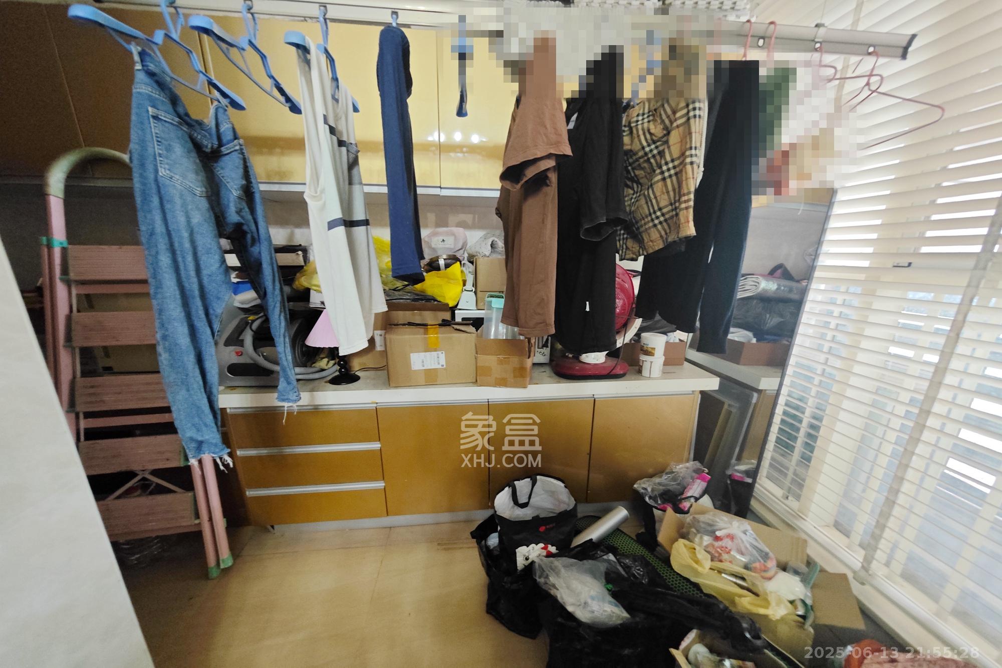 东塘瑞府  3室2厅1卫   69.80万阳台