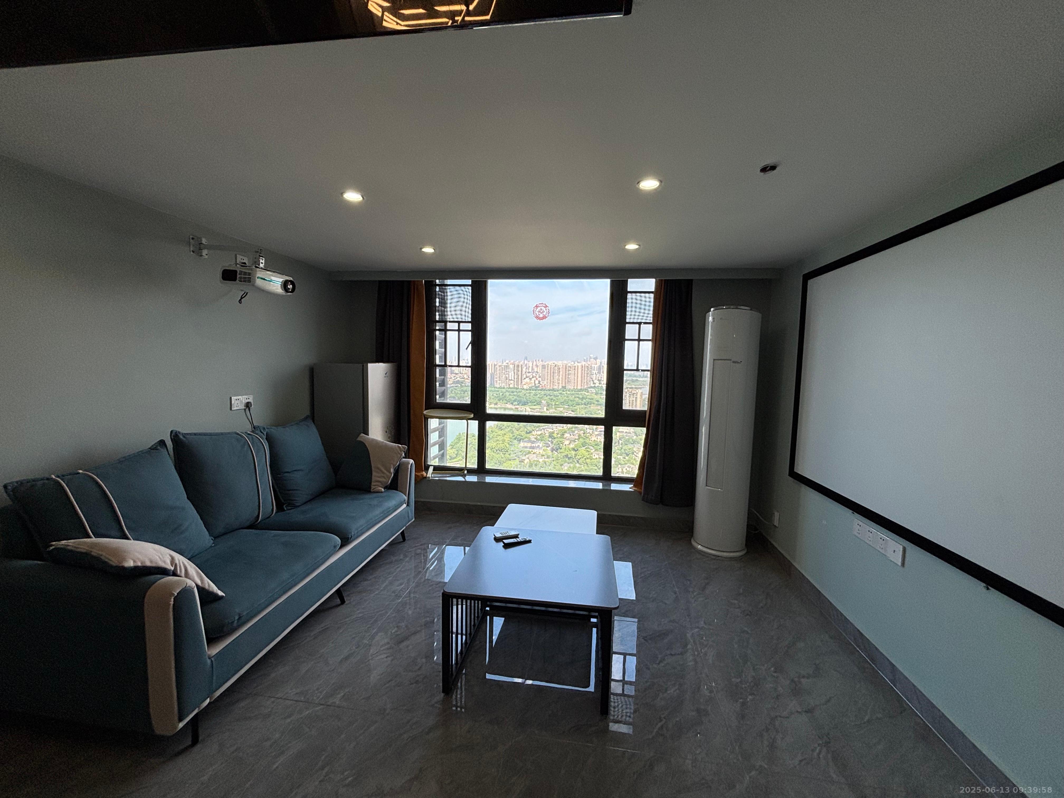 藏珑湖上公馆 2室1厅1卫 2700.0元/月 藏珑湖上公馆 2室1厅1卫 2700.0元/月室内图