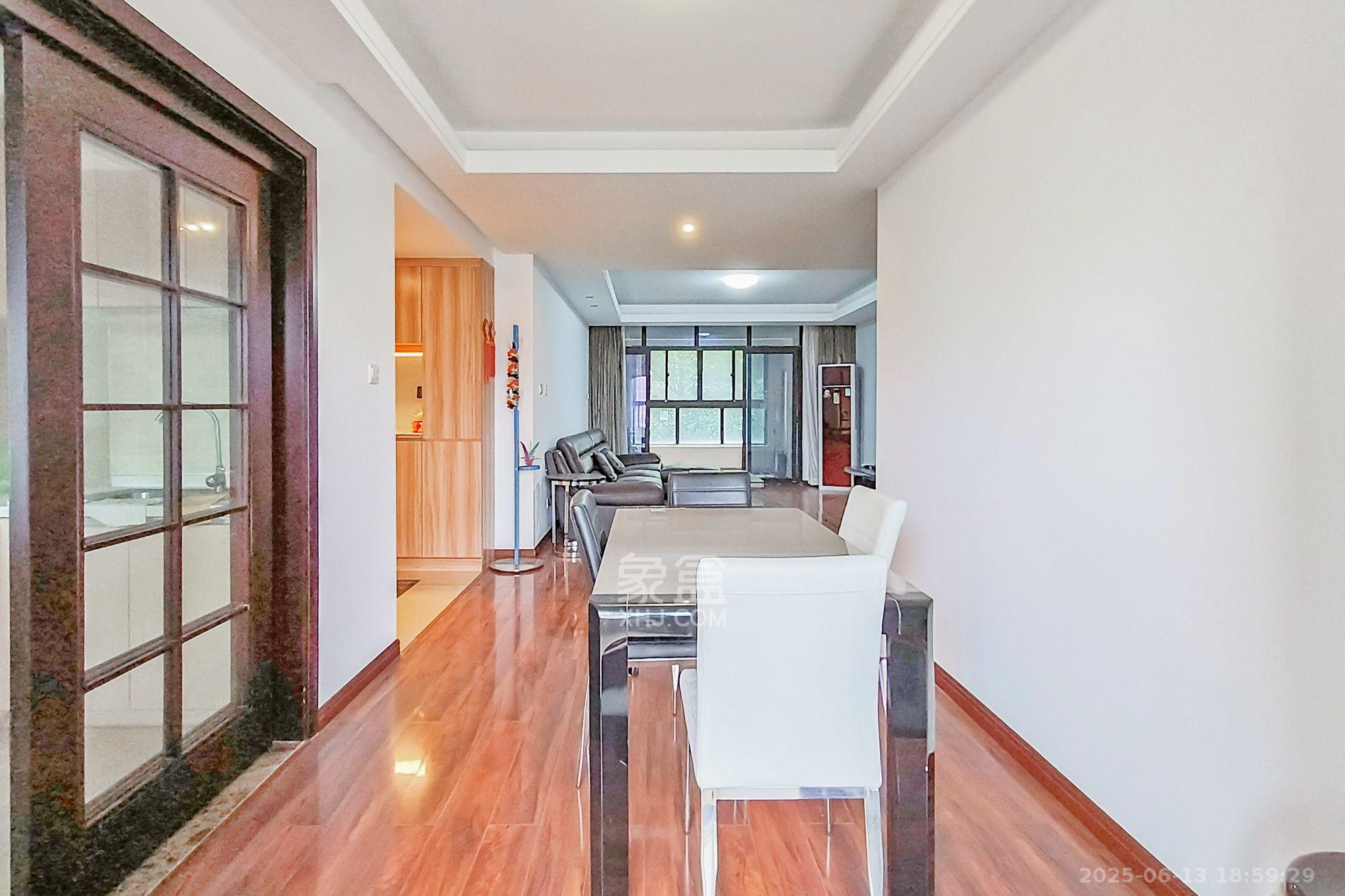 绿地中央广场 1室2厅1卫 4000.0元/月 绿地中央广场 1室2厅1卫 4000.0元/月室内图