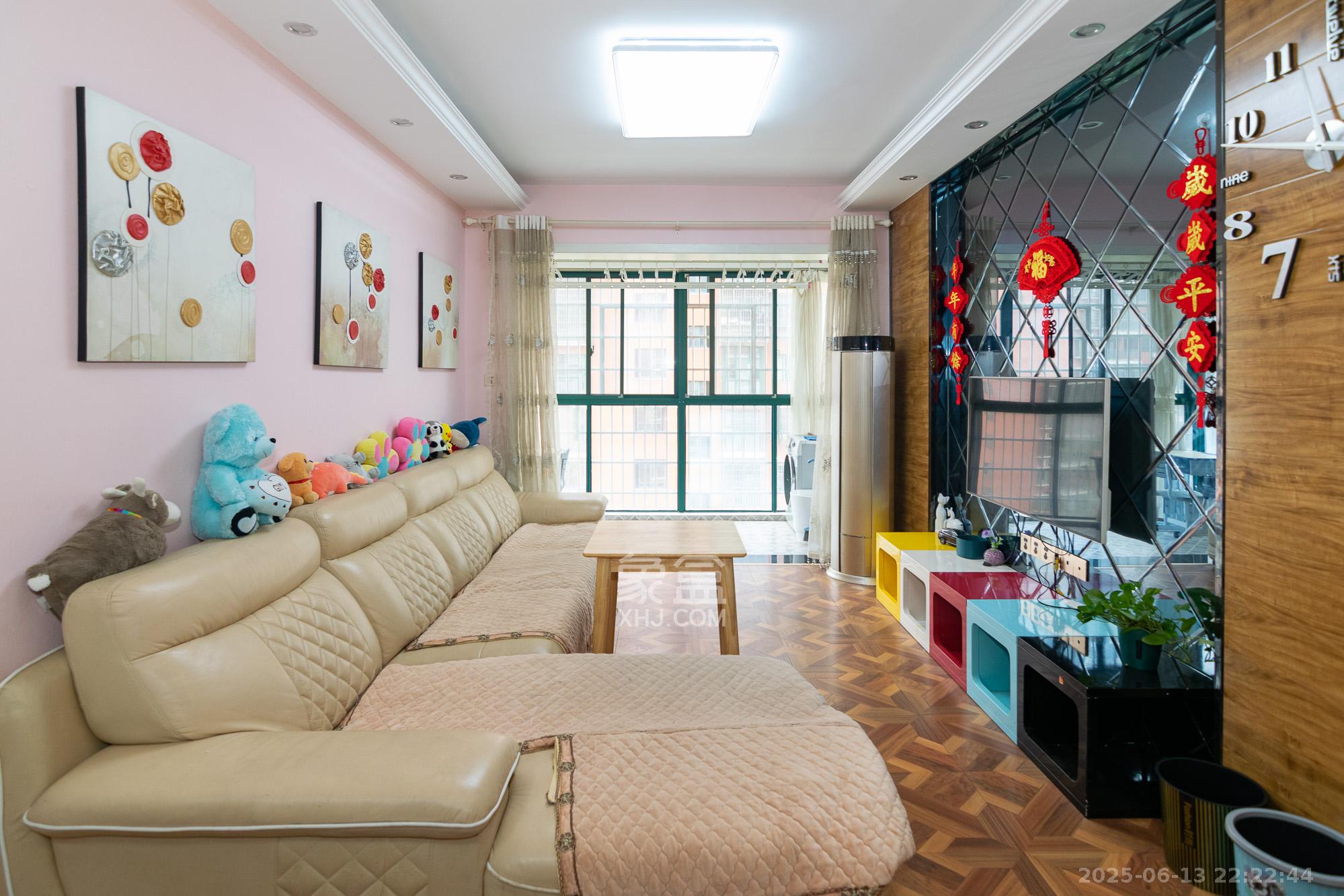 百合湖滨花园 2室2厅1卫 40.0万 百合湖滨花园 2室2厅1卫 40.0万客厅