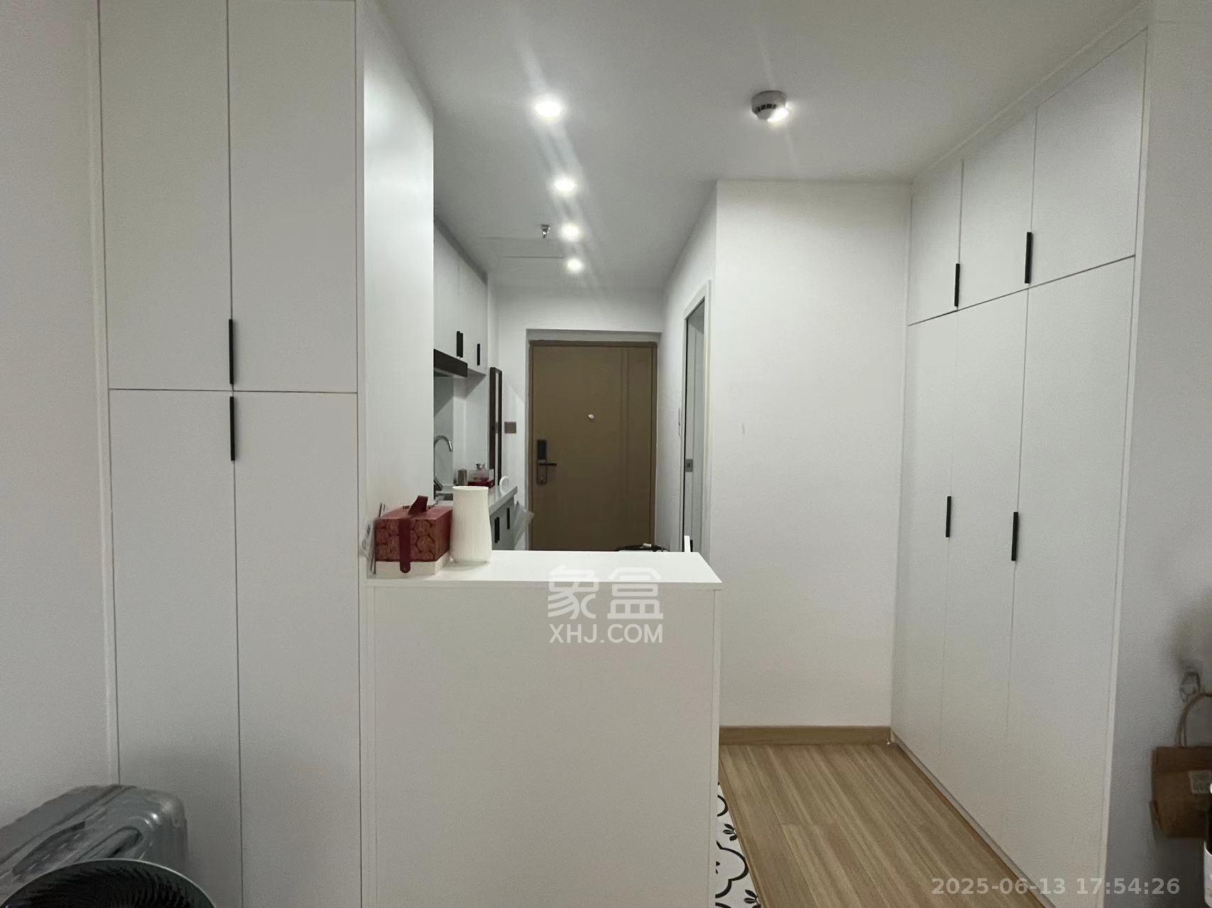 卓越江岸  1室1厅1卫    1800.0元/月 卓越江岸  1室1厅1卫    1800.0元/月室内图1