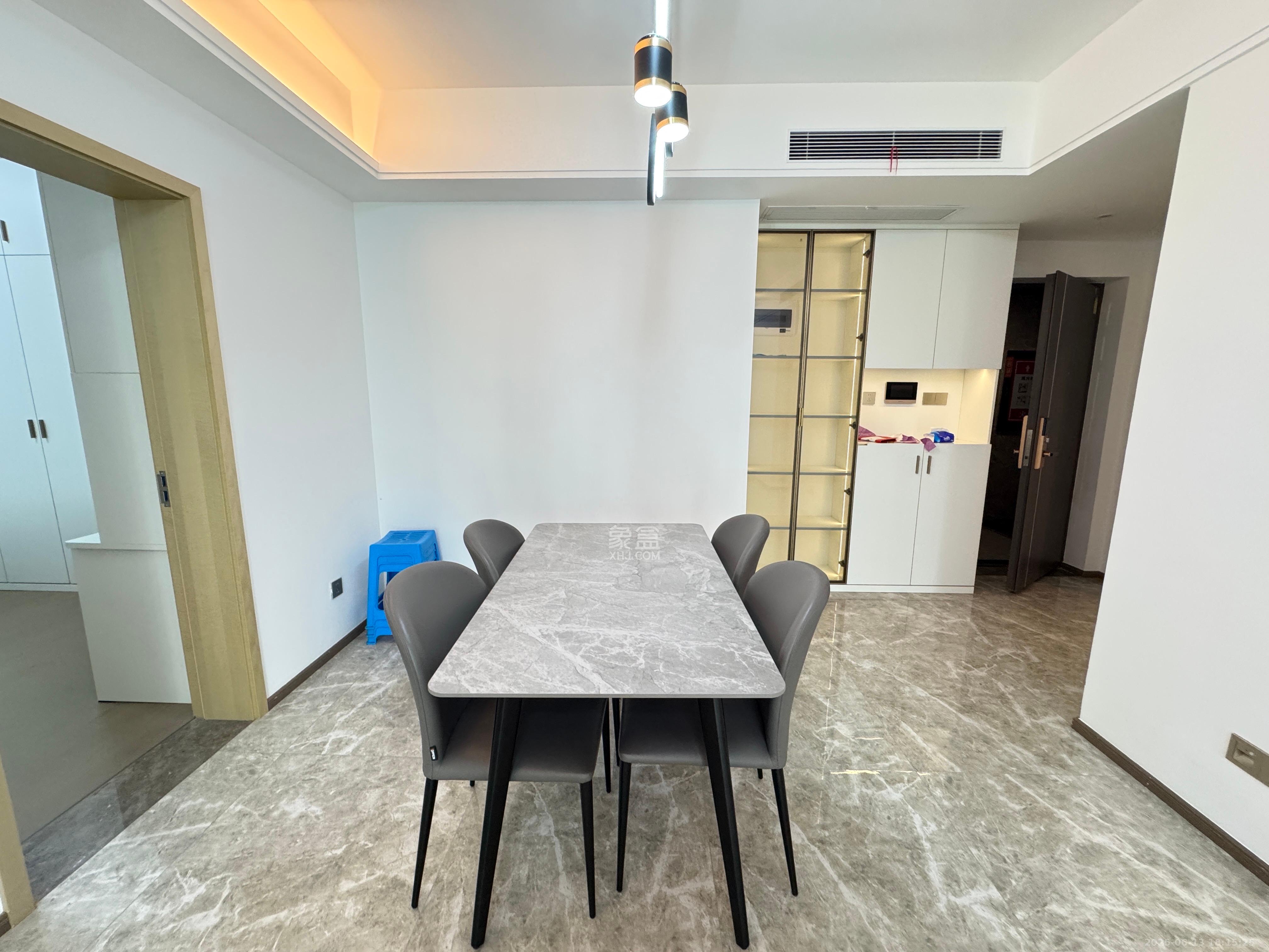 复地滨江金融中心  3室2厅2卫    4500.0元/月 复地滨江金融中心  3室2厅2卫    4500.0元/月室内图