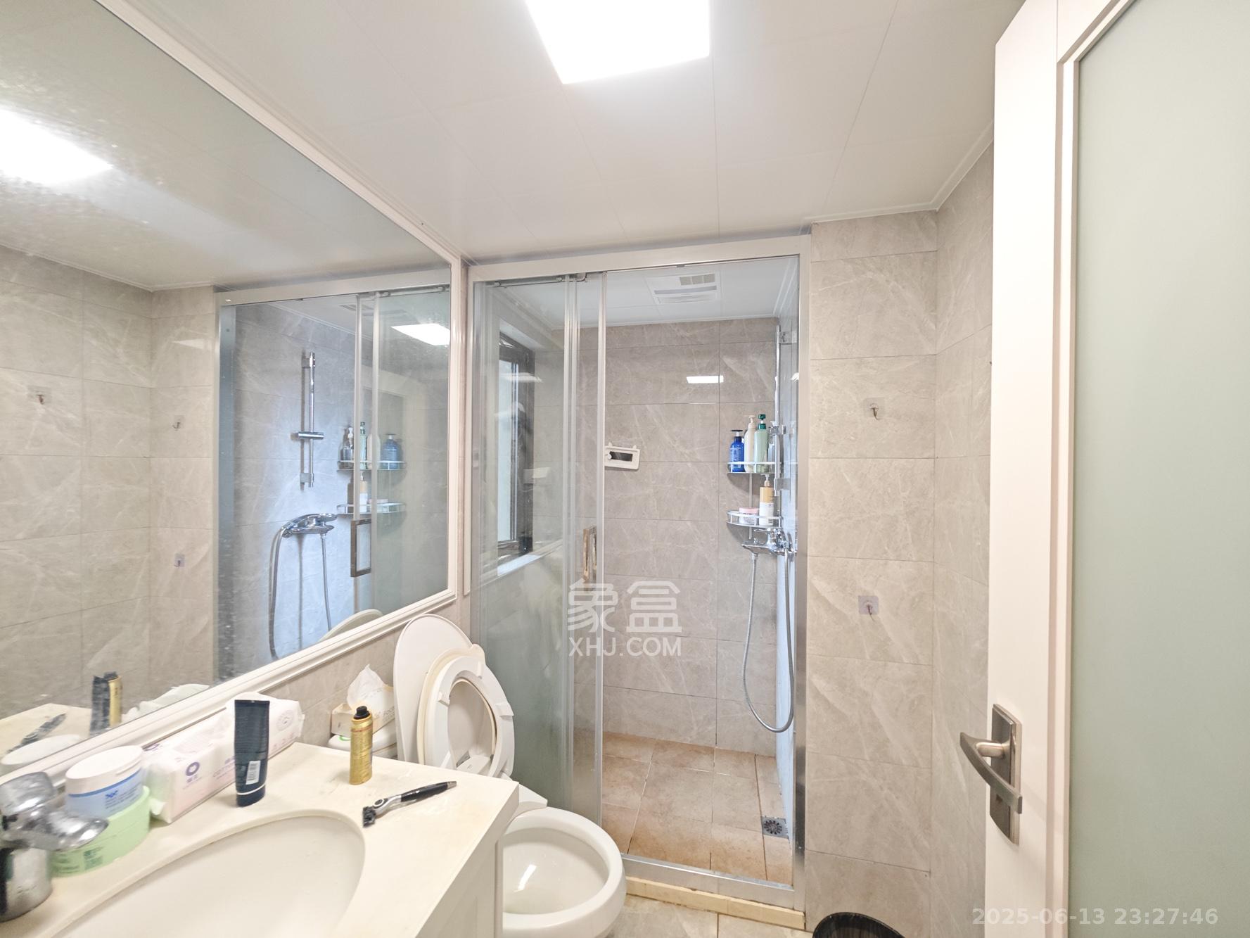 中海珑悦府  4室2厅2卫   130.00万卫生间