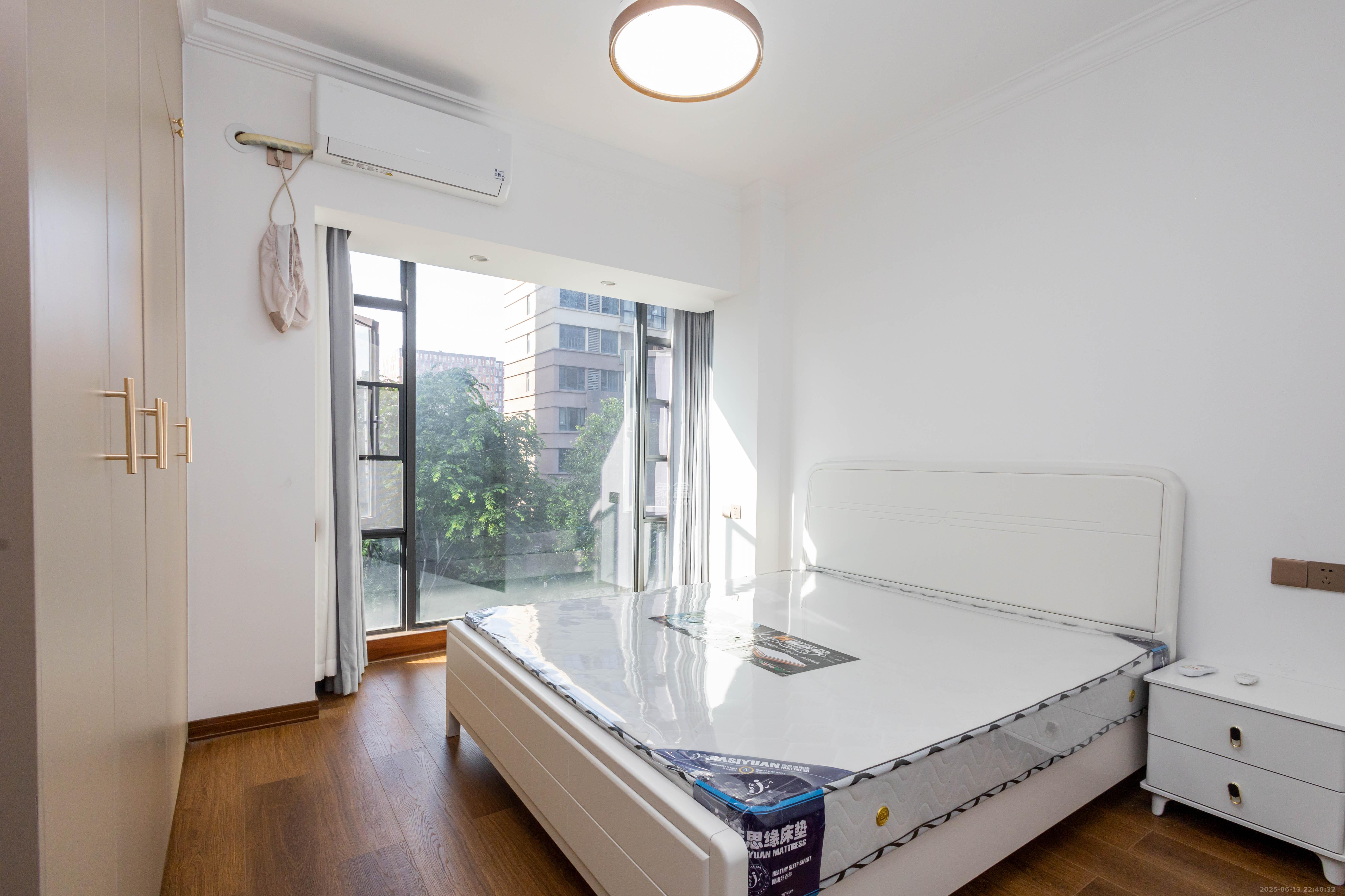 福天星中心(福天星雅苑)  4室2厅2卫    172.0万 福天星中心(福天星雅苑)  4室2厅2卫    172.0万卧室