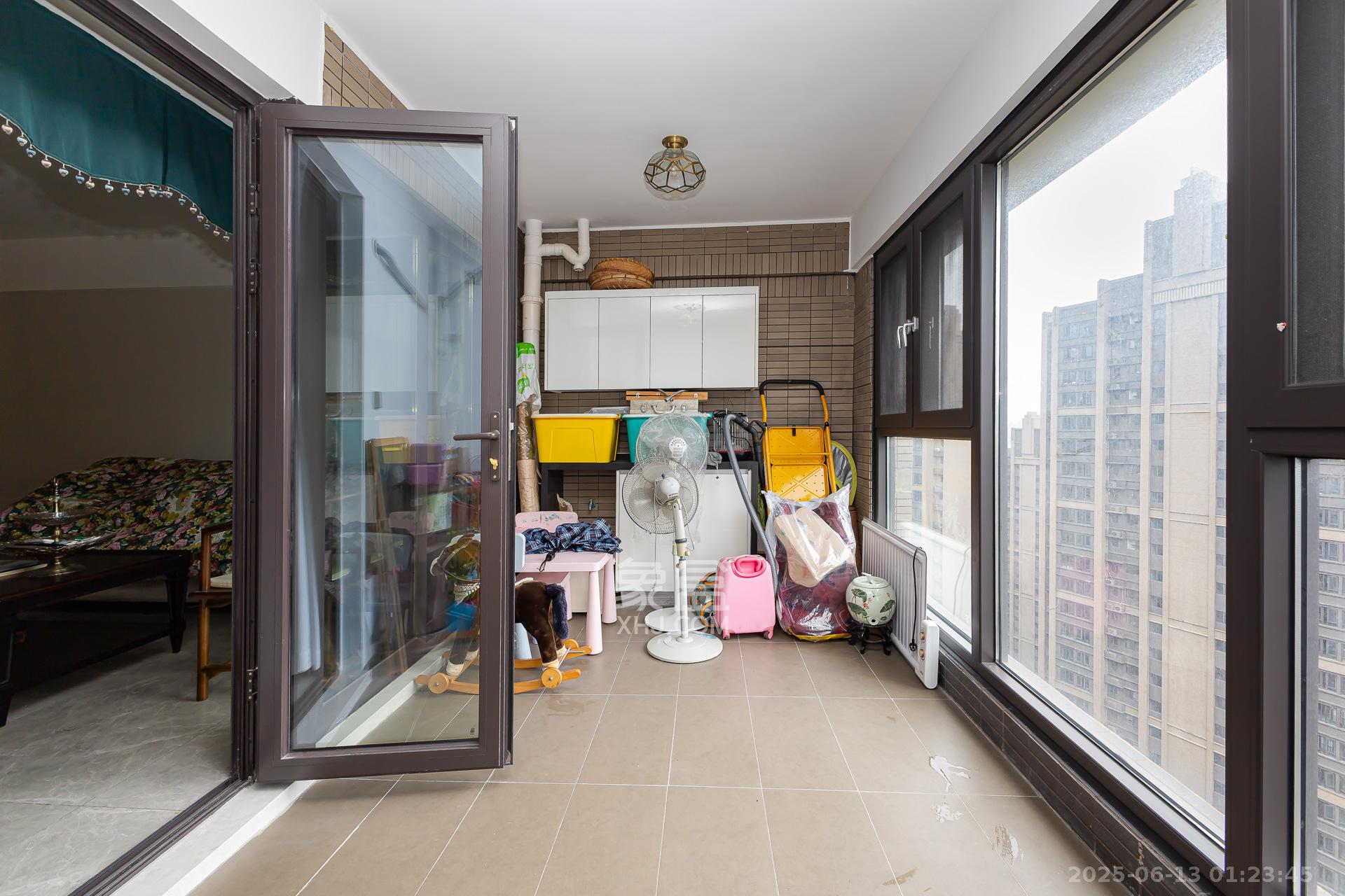 时代倾城四期 2室2厅1卫 85.0万 时代倾城四期 2室2厅1卫 85.0万阳台